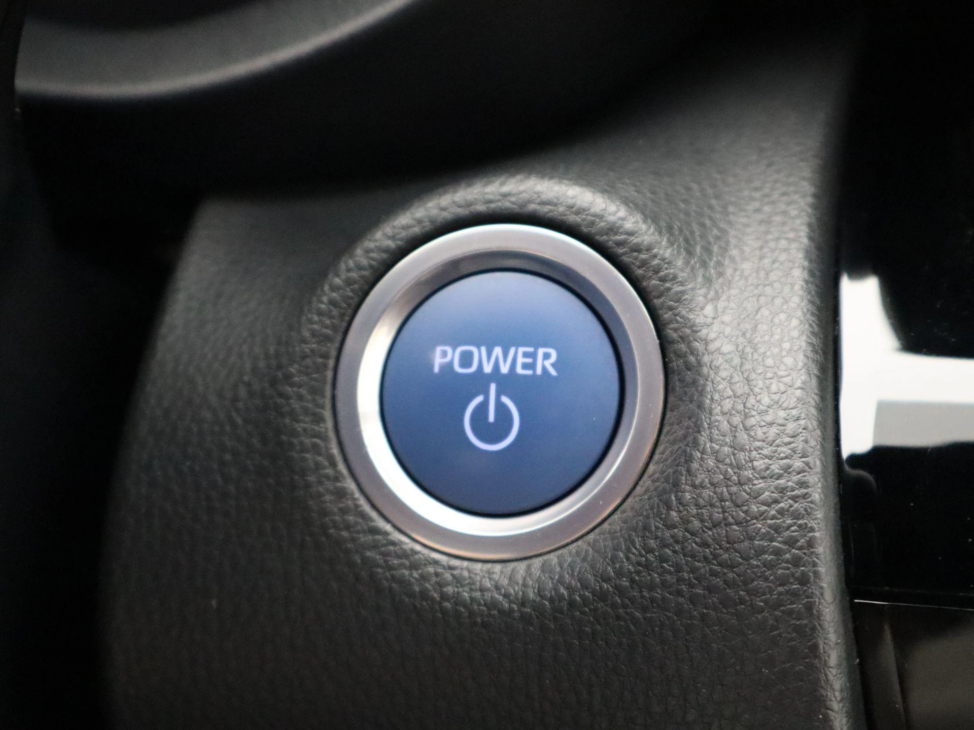 Toyota-Yaris Cross-image-16