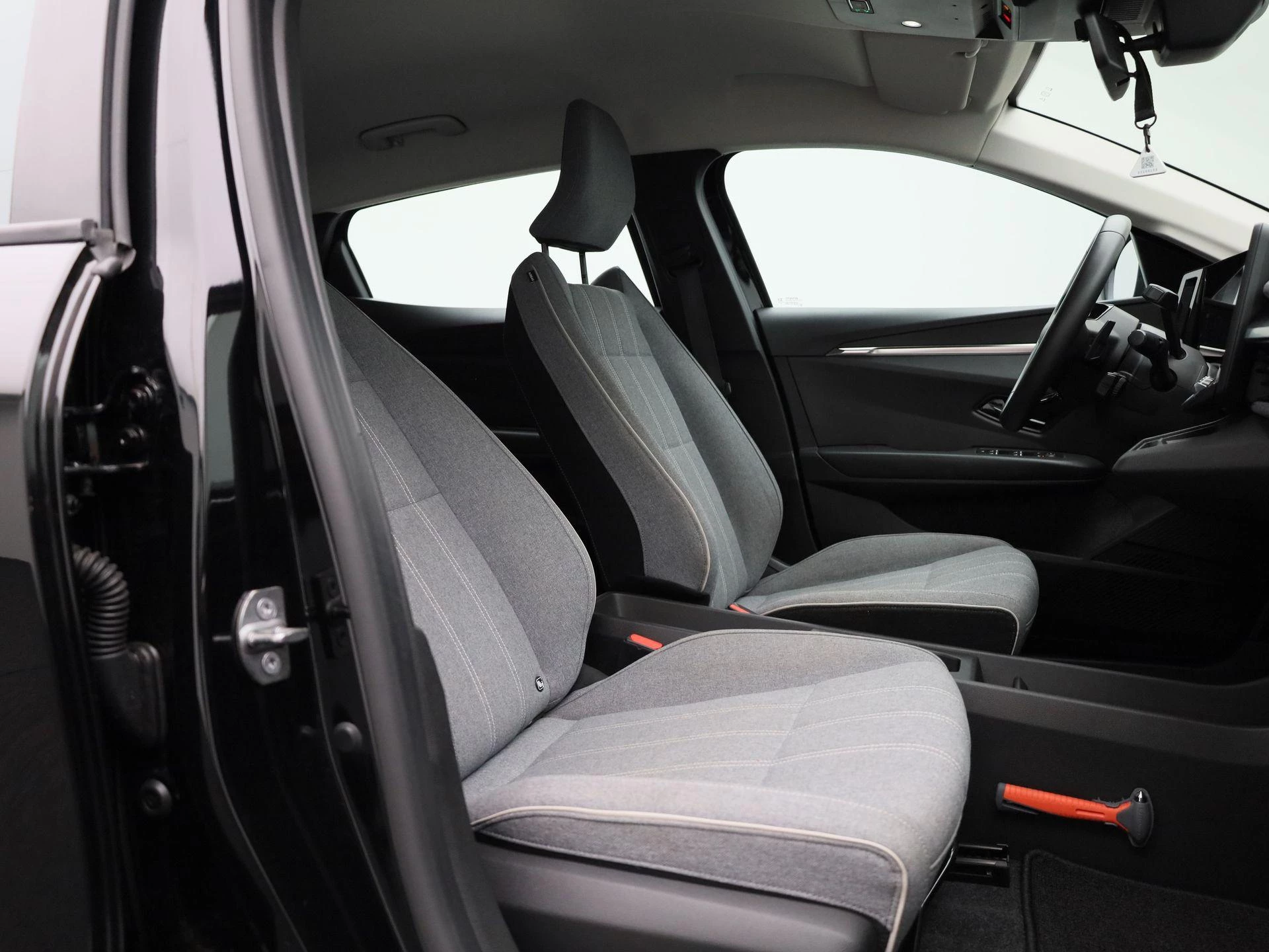 Renault-Megane E-Tech-image-29