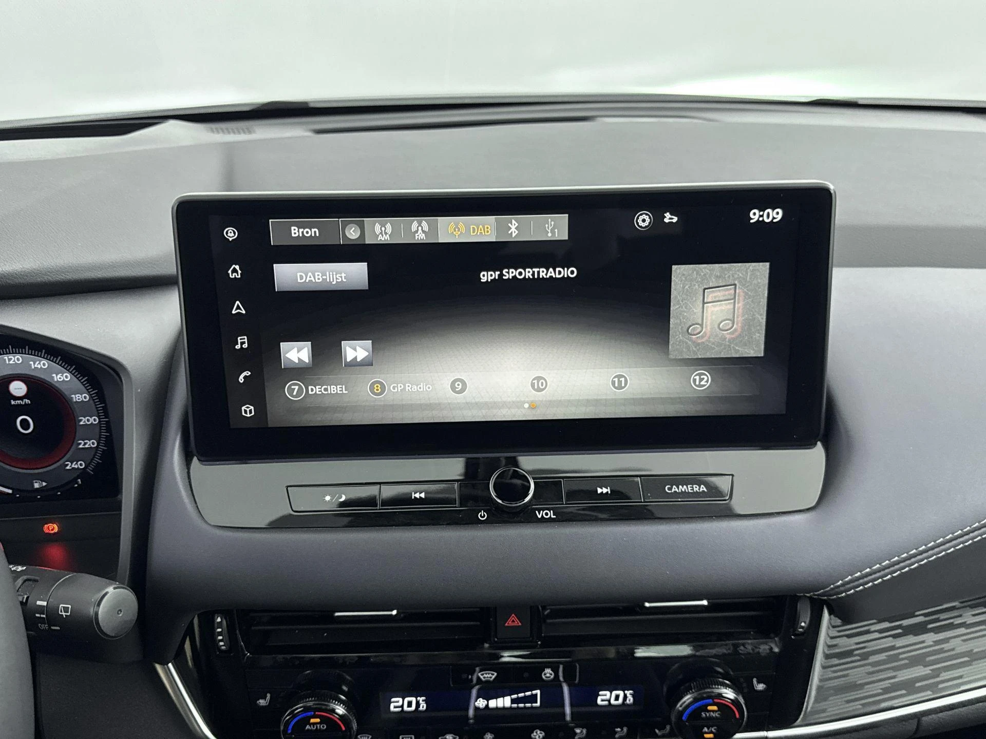 Nissan-QASHQAI-image-7