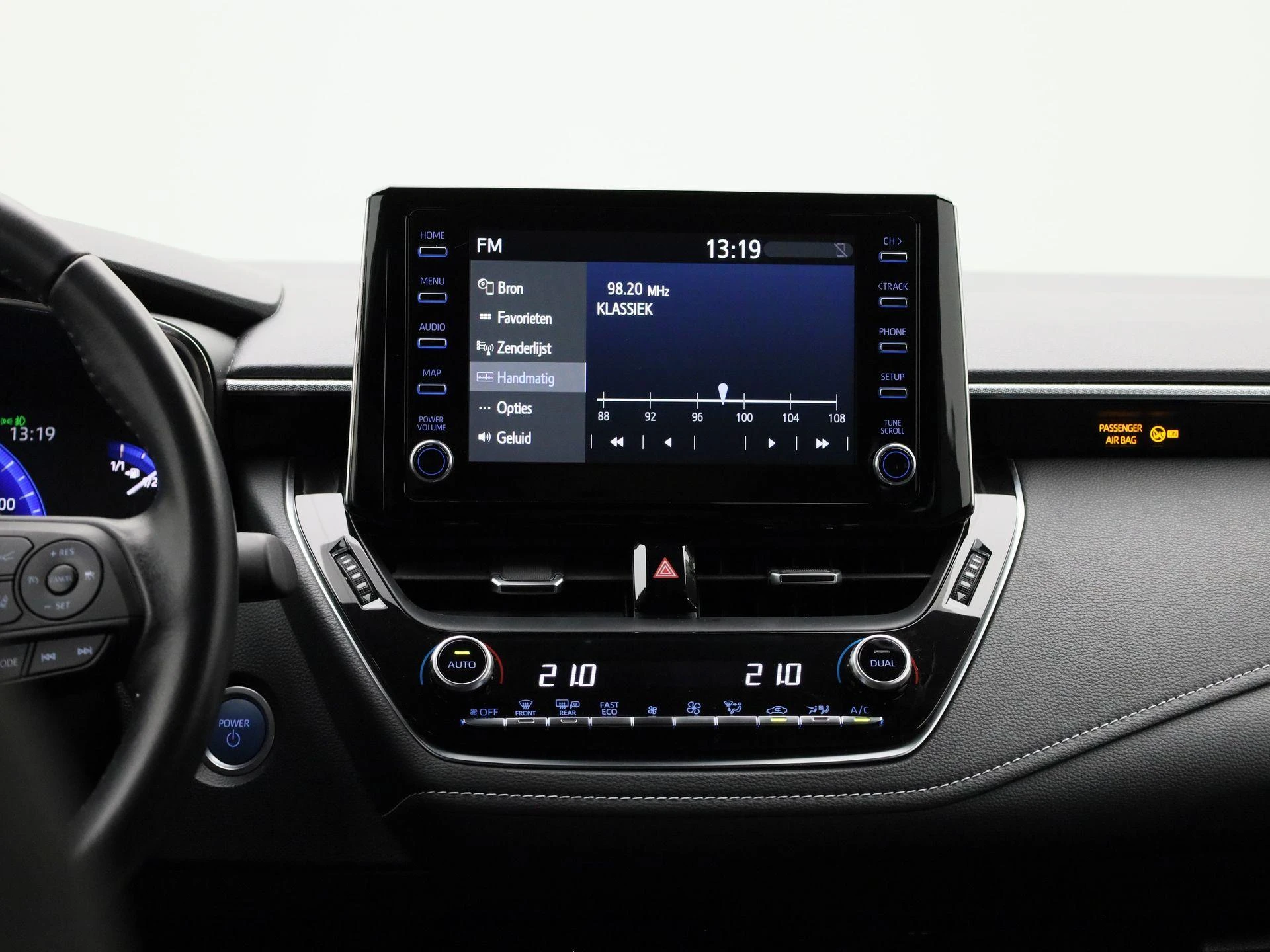 Toyota-Corolla Touring Sports-image-8
