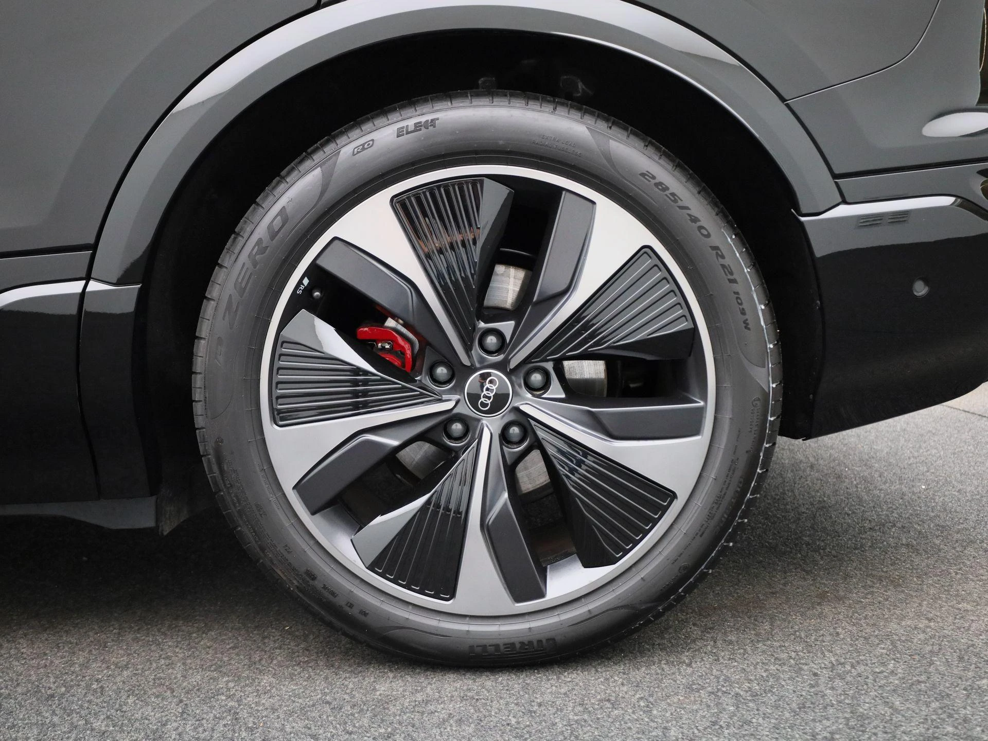 Audi-Q6 e-tron-image-12