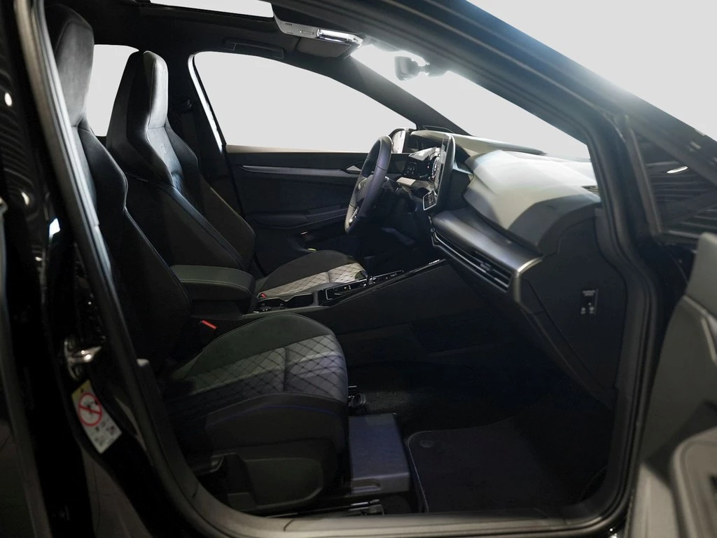 Volkswagen Golf 1,5 l eTSI DSG R-Line AHK HKSOUND PANO LED