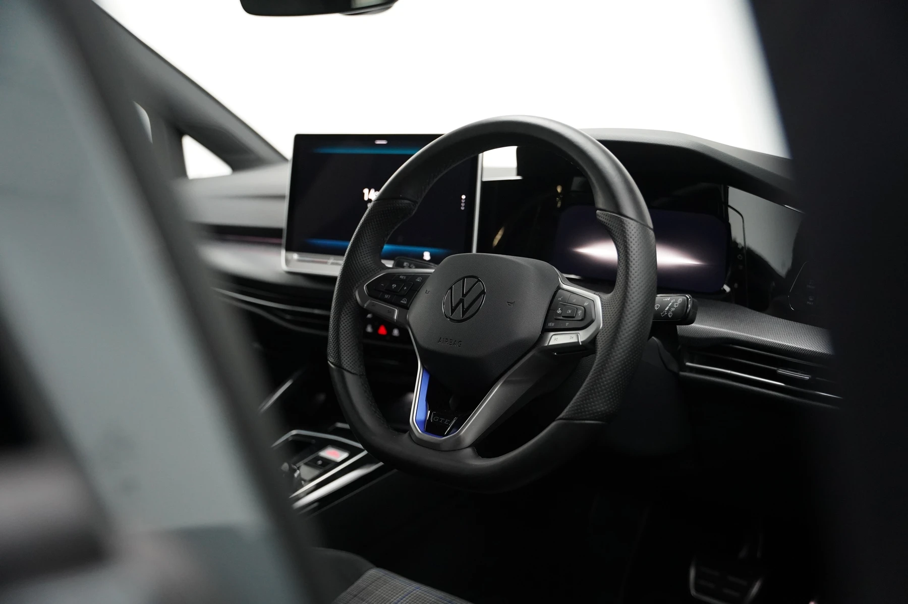 Volkswagen-Golf-image-16