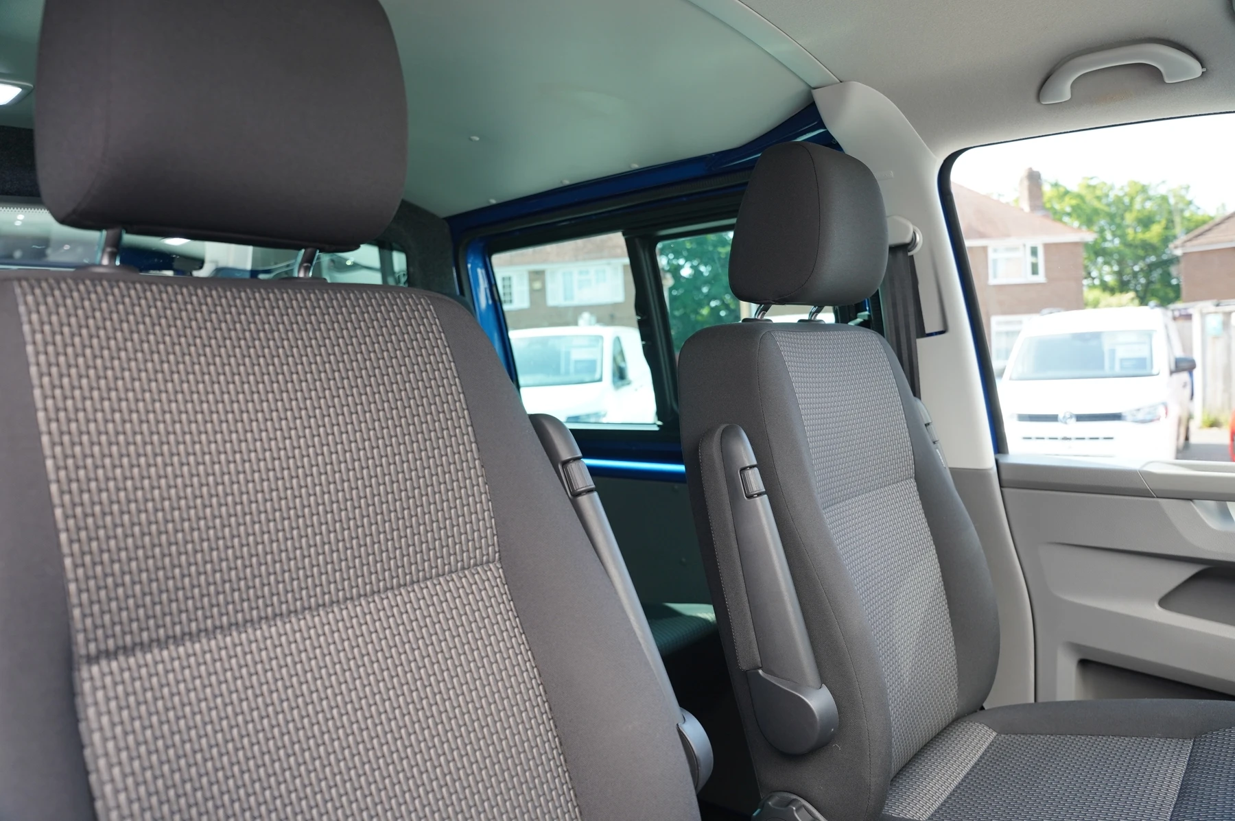 Volkswagen-Transporter-image-24