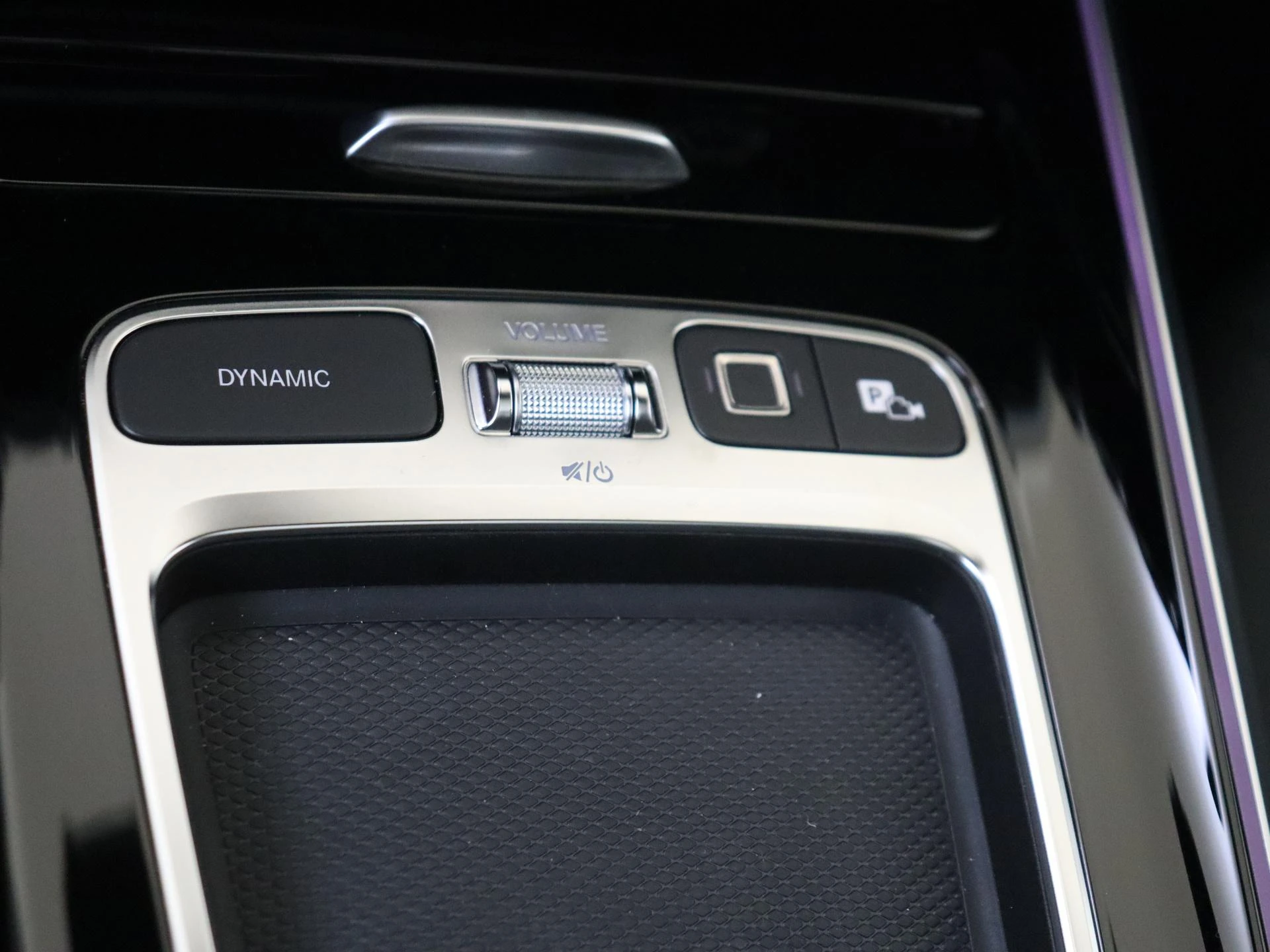 Mercedes-Benz-EQB-image-20