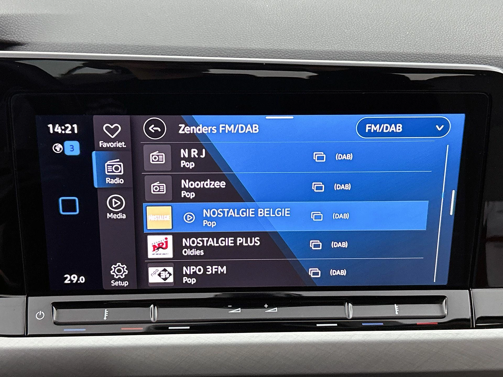 Volkswagen-Golf-image-8