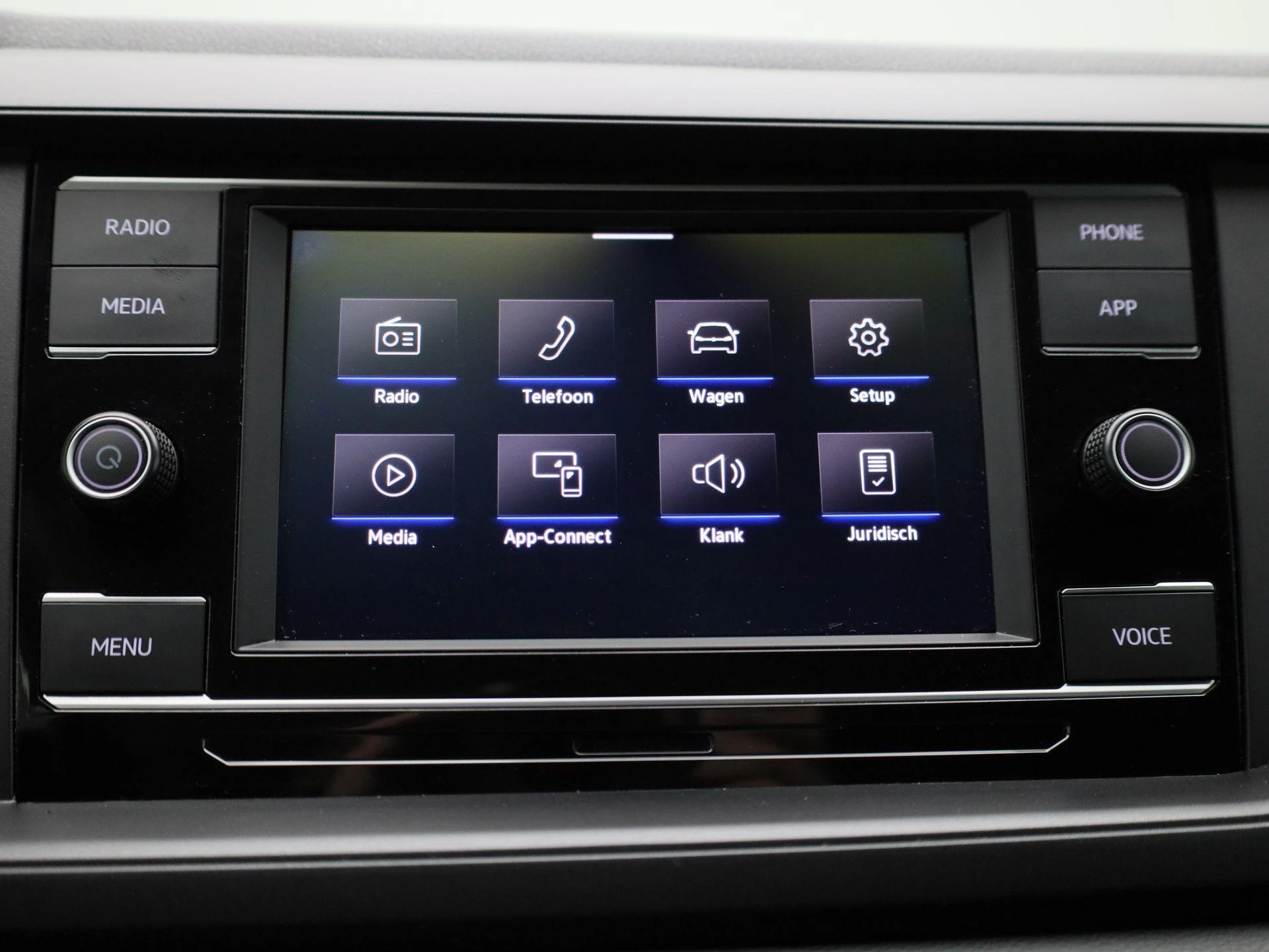 Volkswagen-Polo-image-22