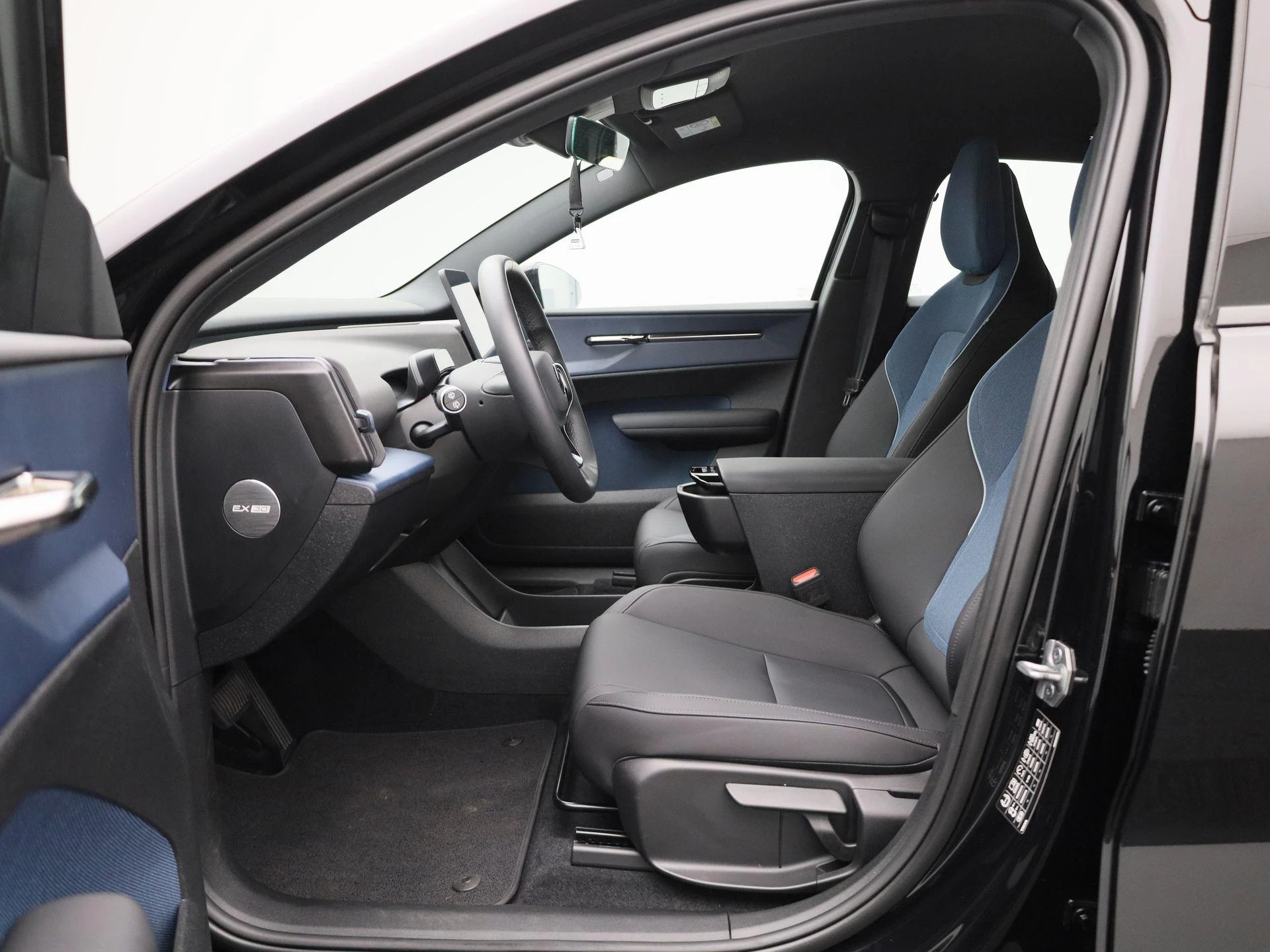 Volvo-EX30-image-8