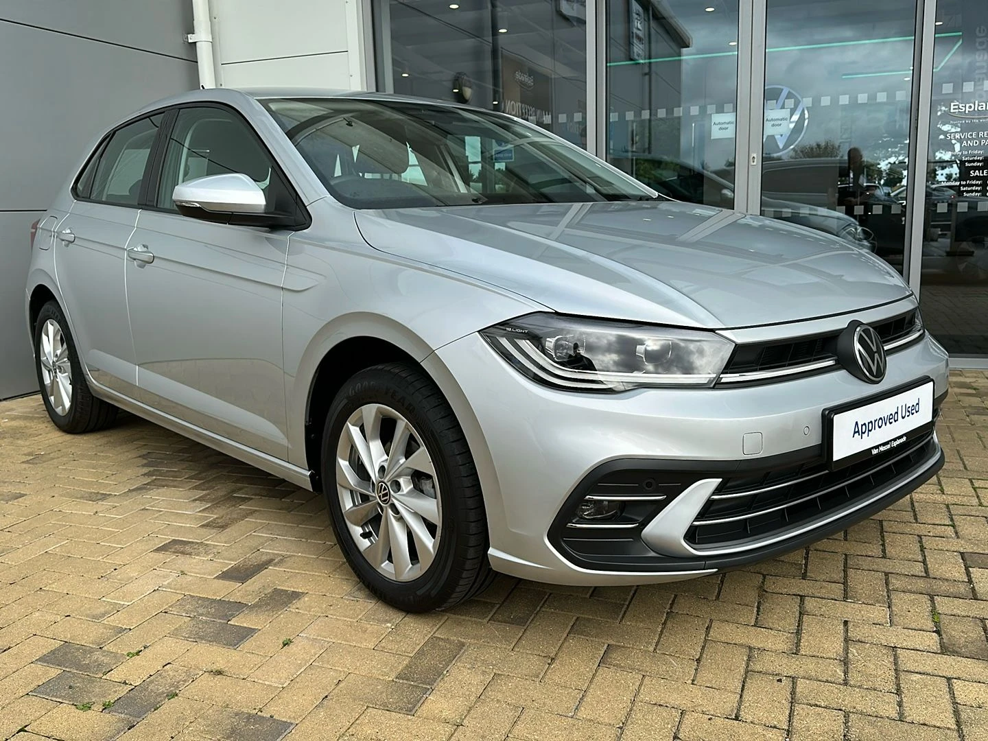 Volkswagen-Polo-image-18