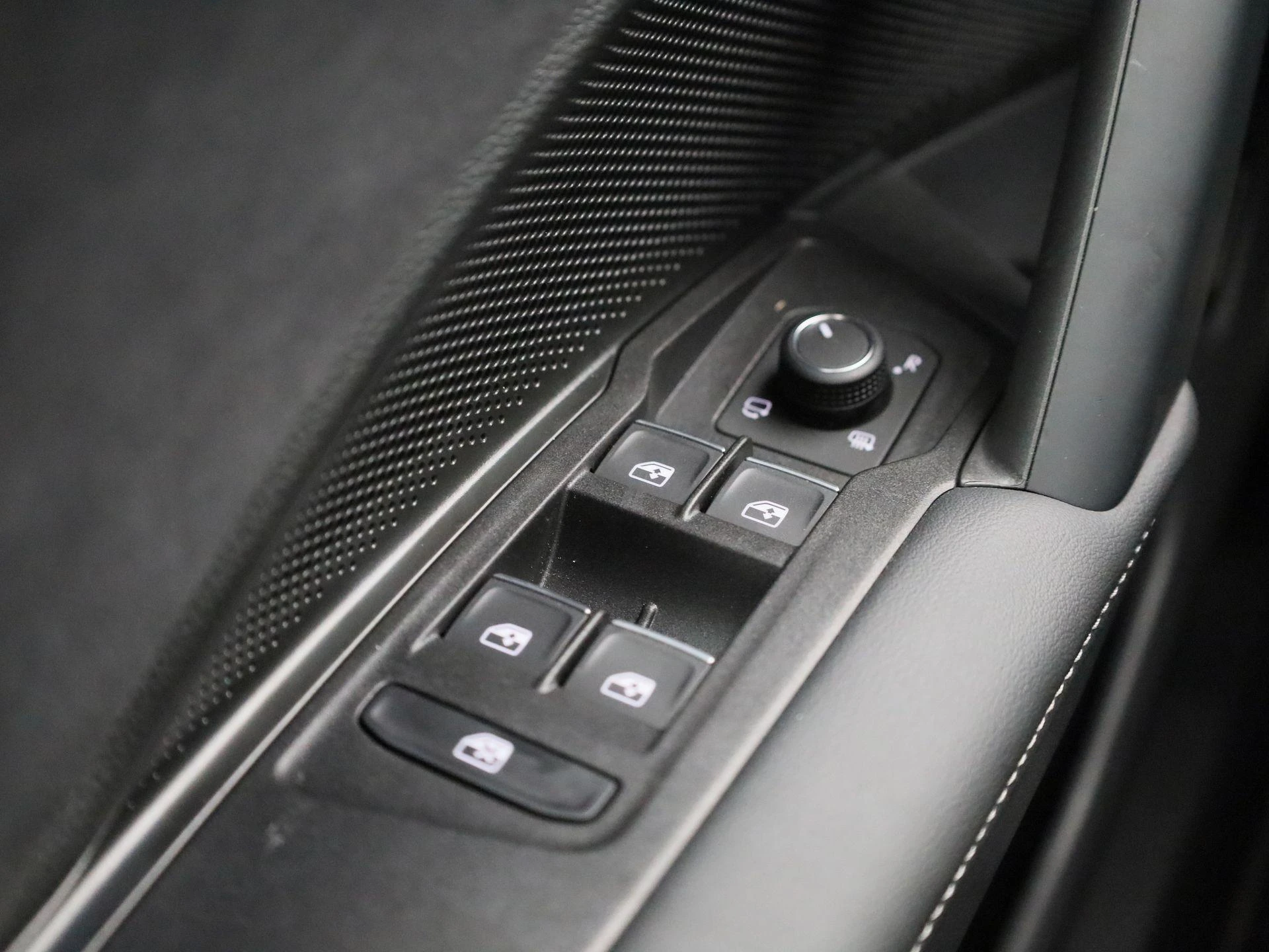 Volkswagen-Tiguan-image-36