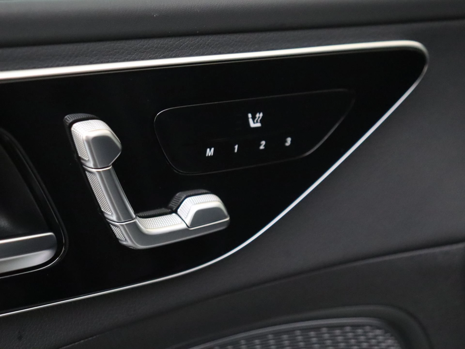 Mercedes-Benz-C-Klasse-image-24