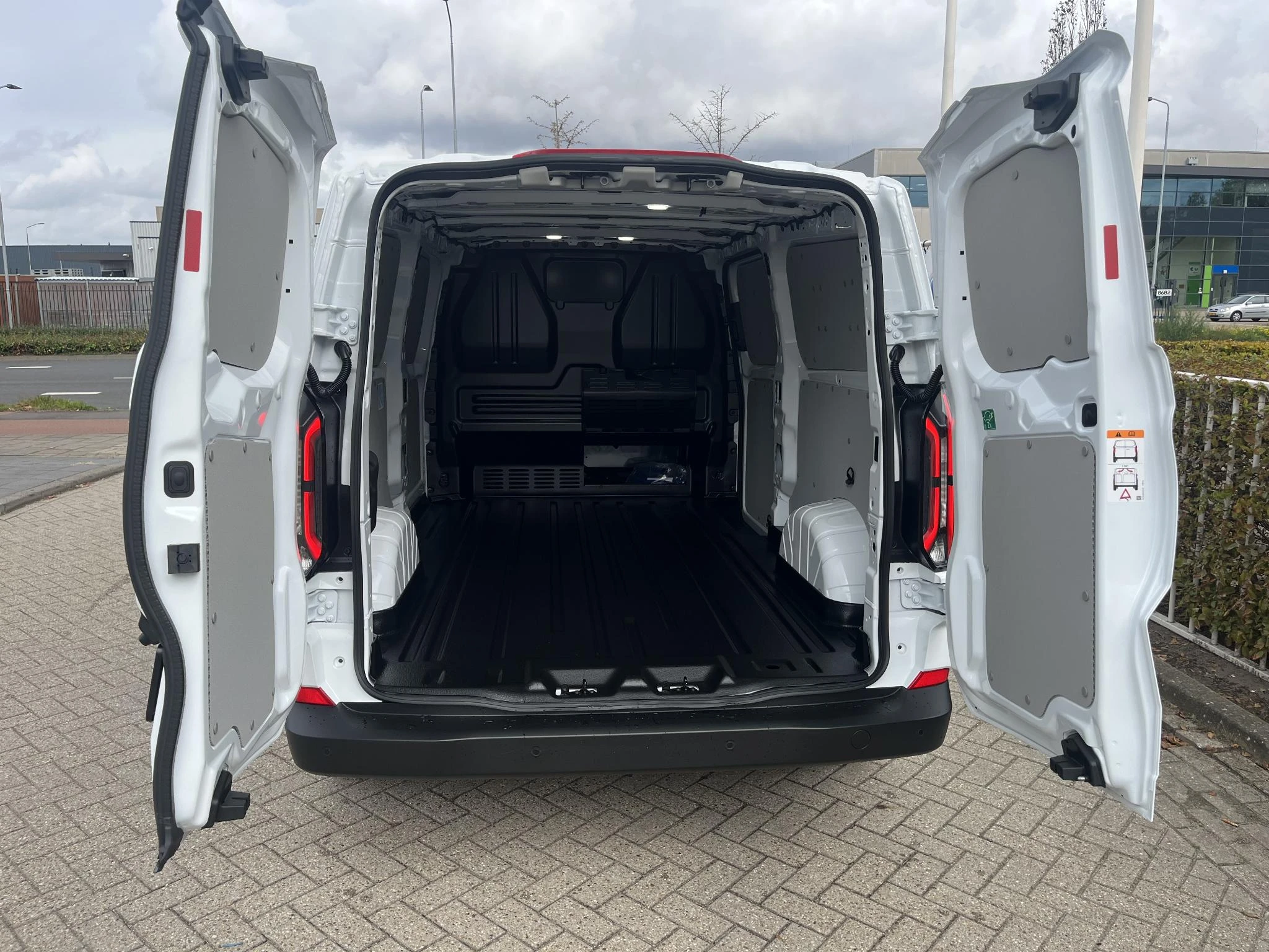 Ford-E-Transit-image-10