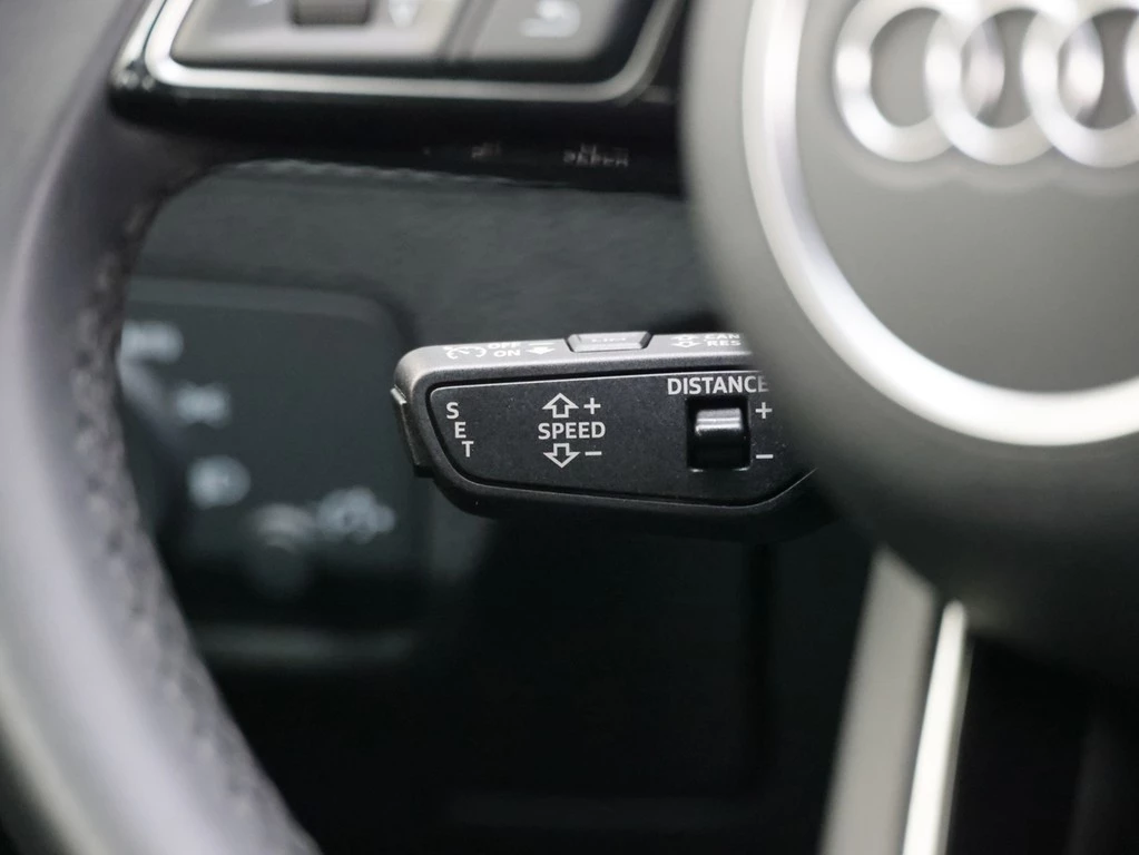 Audi Q2 30 TDI S line