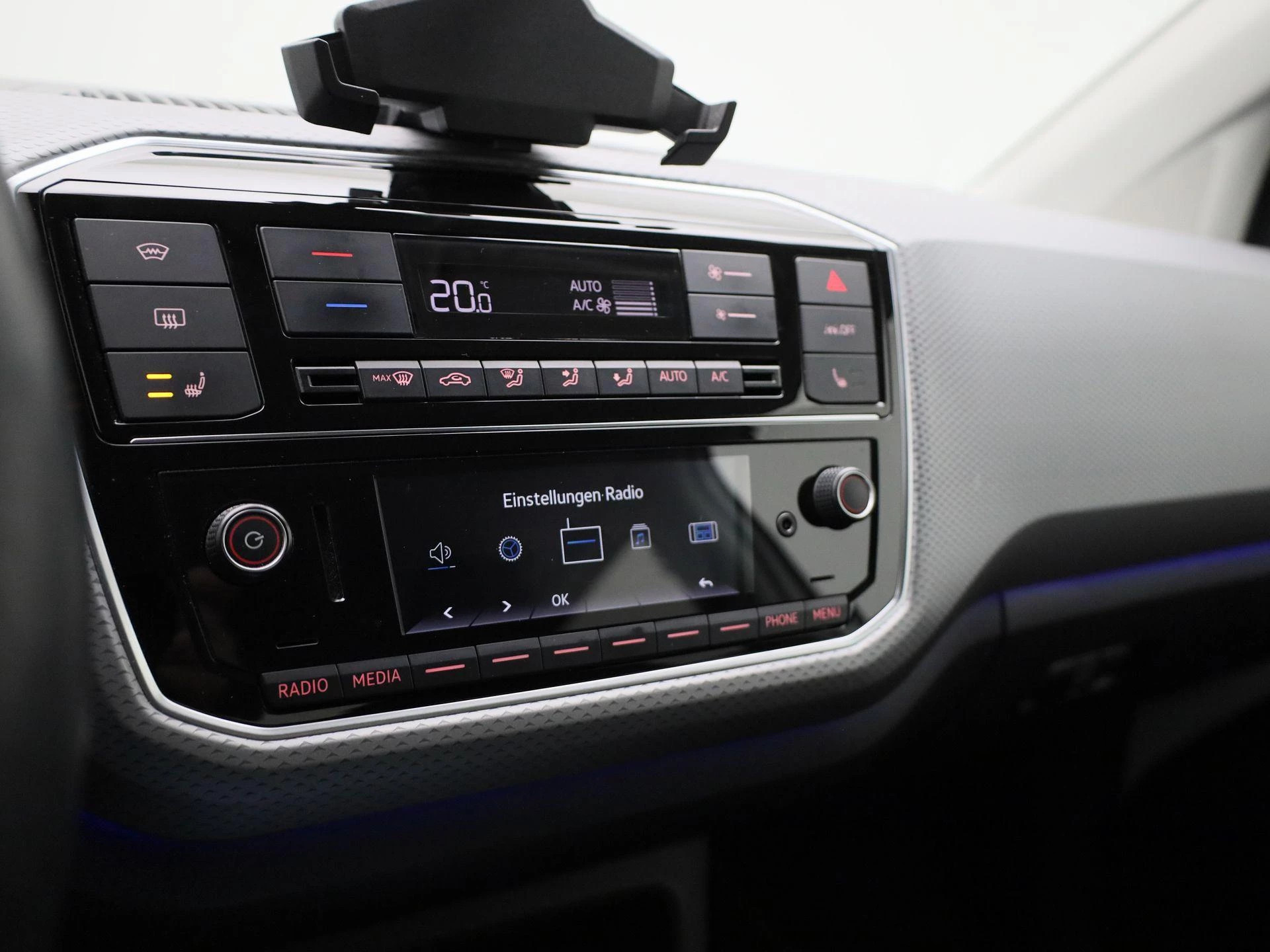 Volkswagen-e-up!-image-16