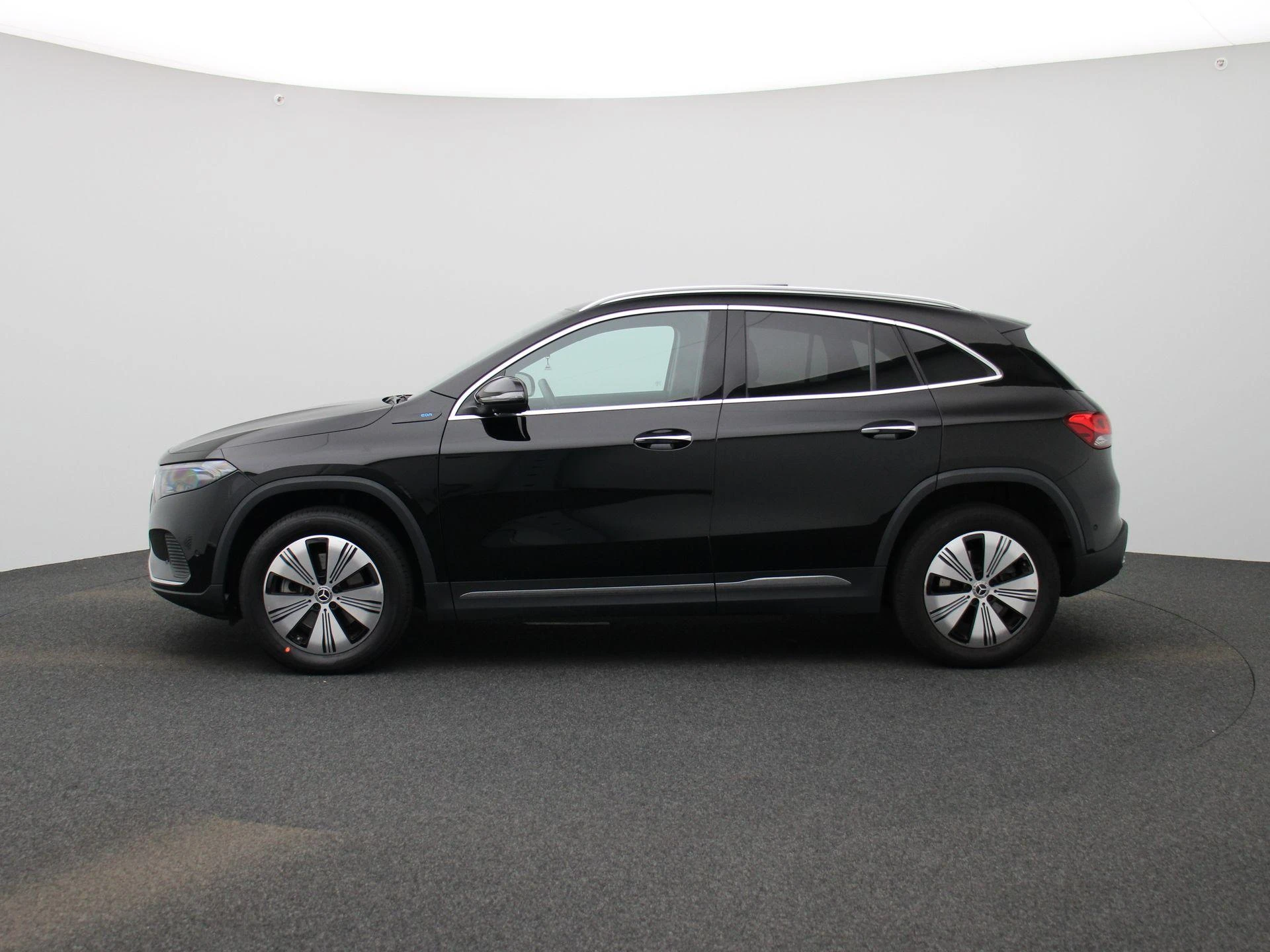 Mercedes-Benz-EQA-image-3