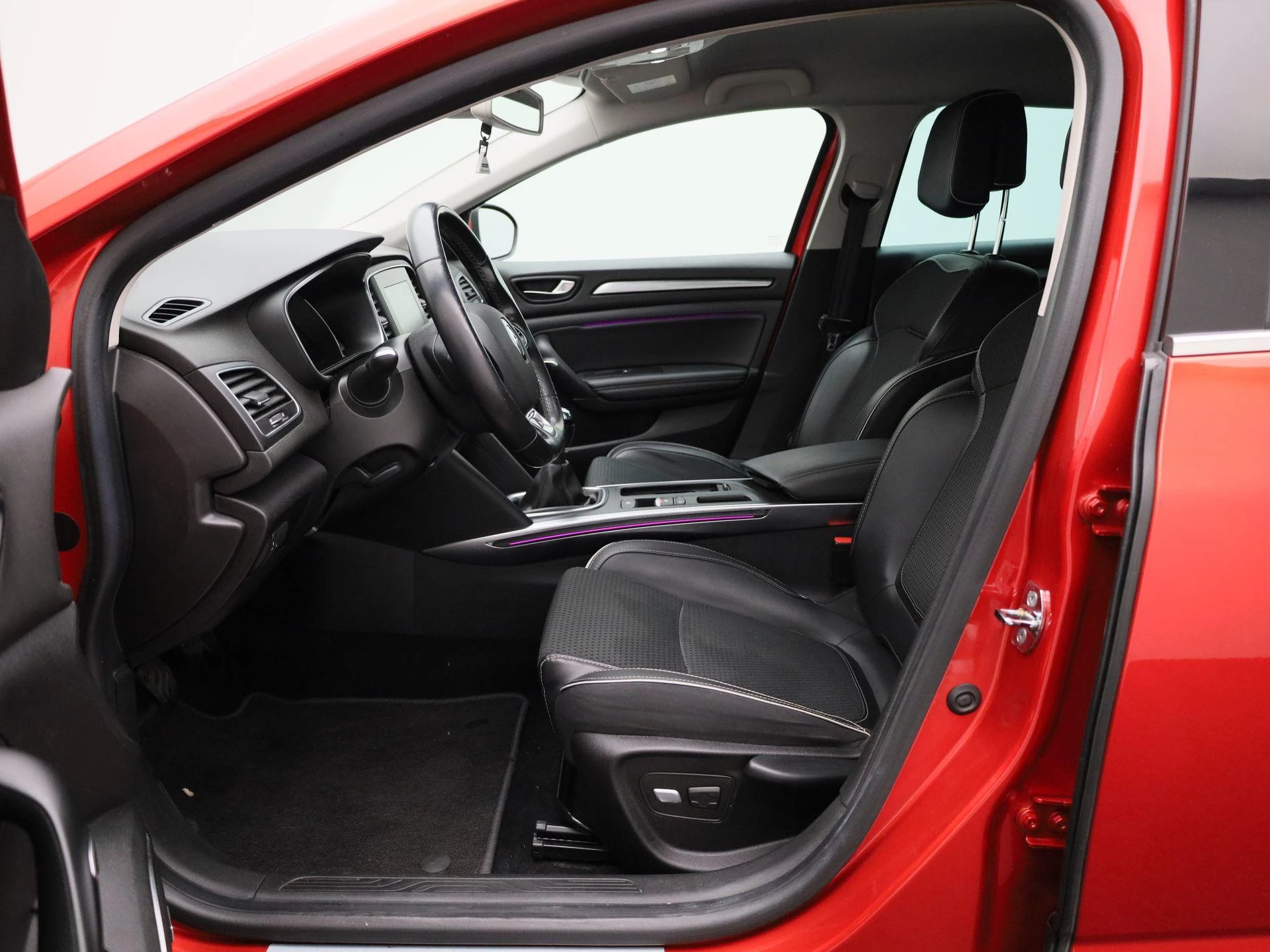 Renault-Mégane Estate-image-8