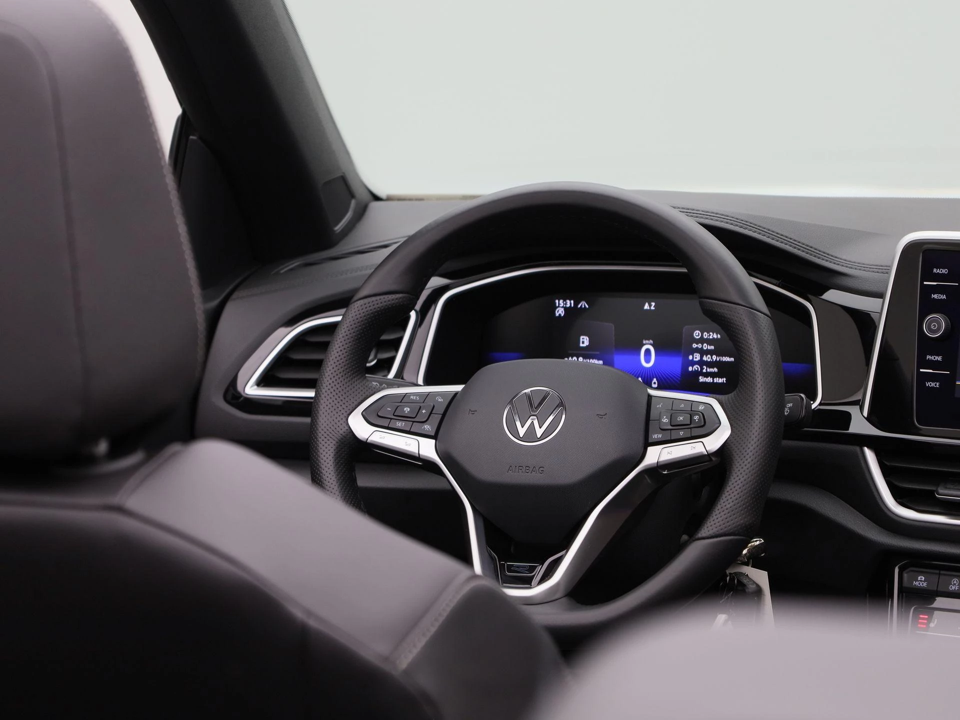 Volkswagen-T-Roc-image-45