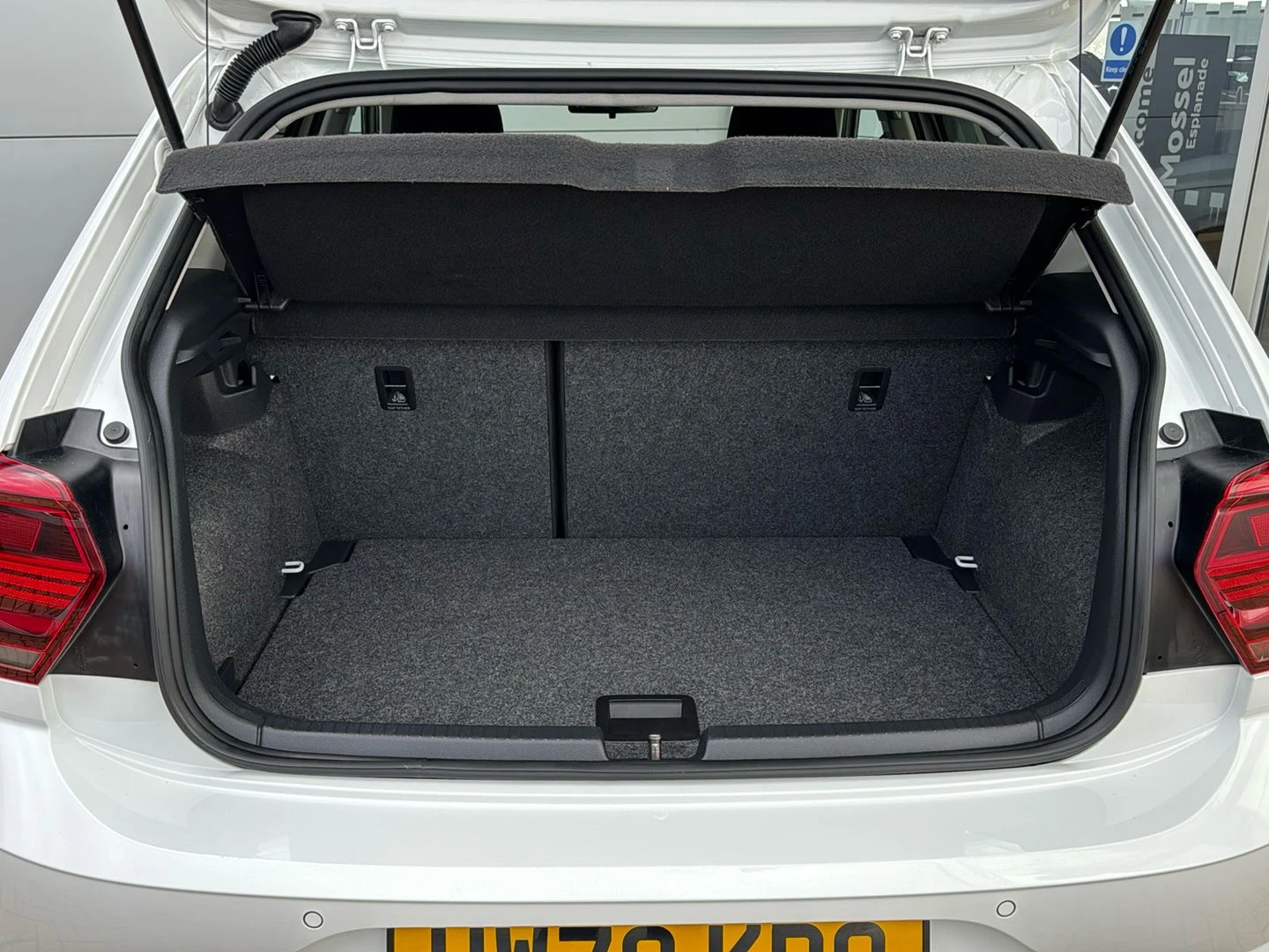 Volkswagen-Polo-image-14