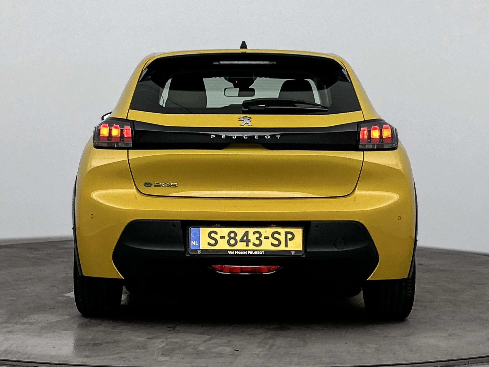 Peugeot-e-208-image-2