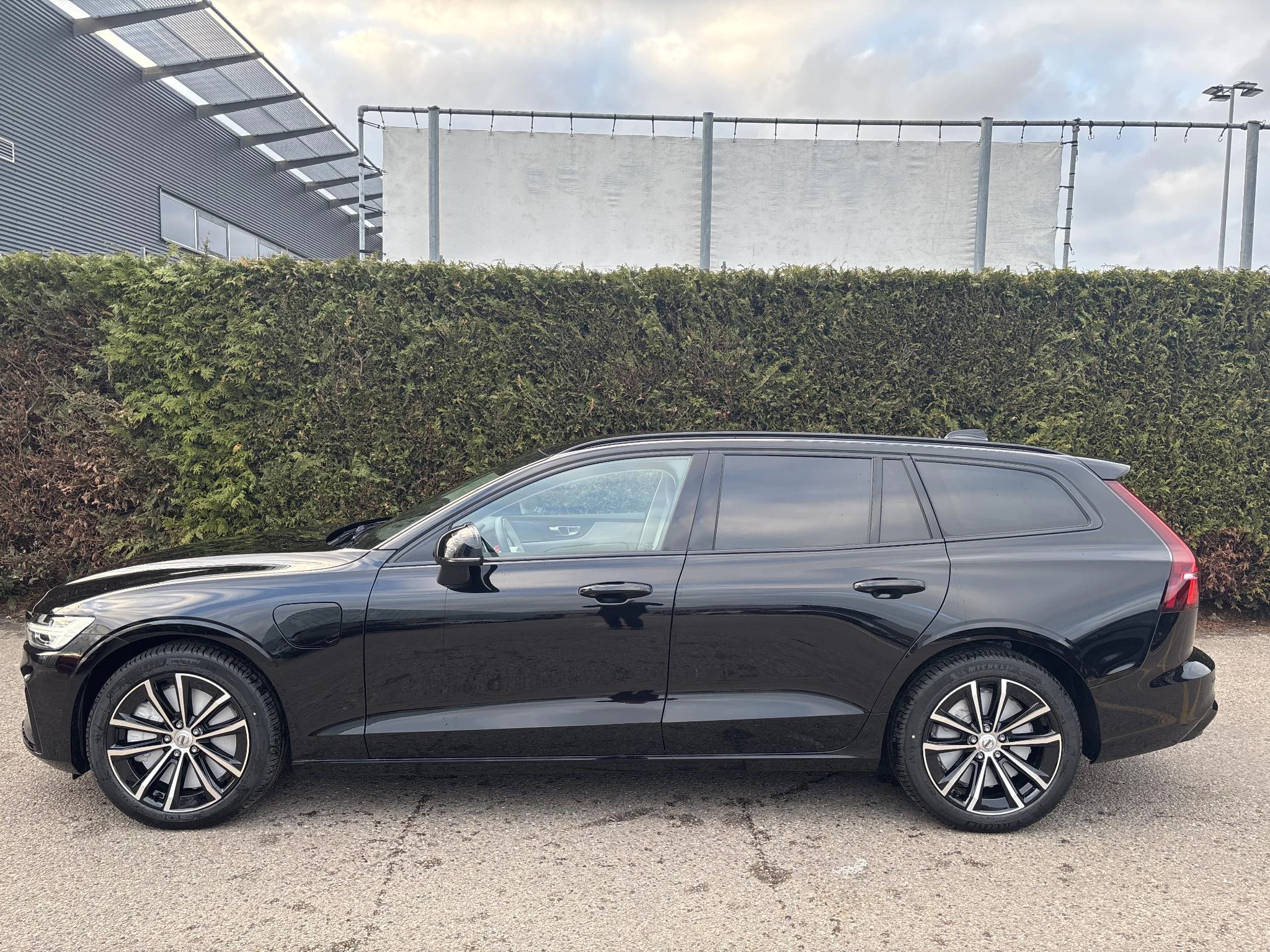 Volvo V60 T8 Plug-in hybrid AWD Plus Dark
