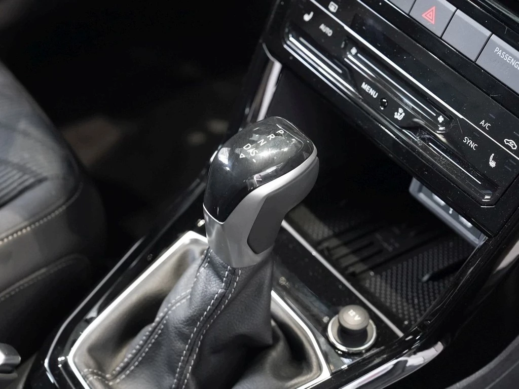 Volkswagen-T-Cross-image-8
