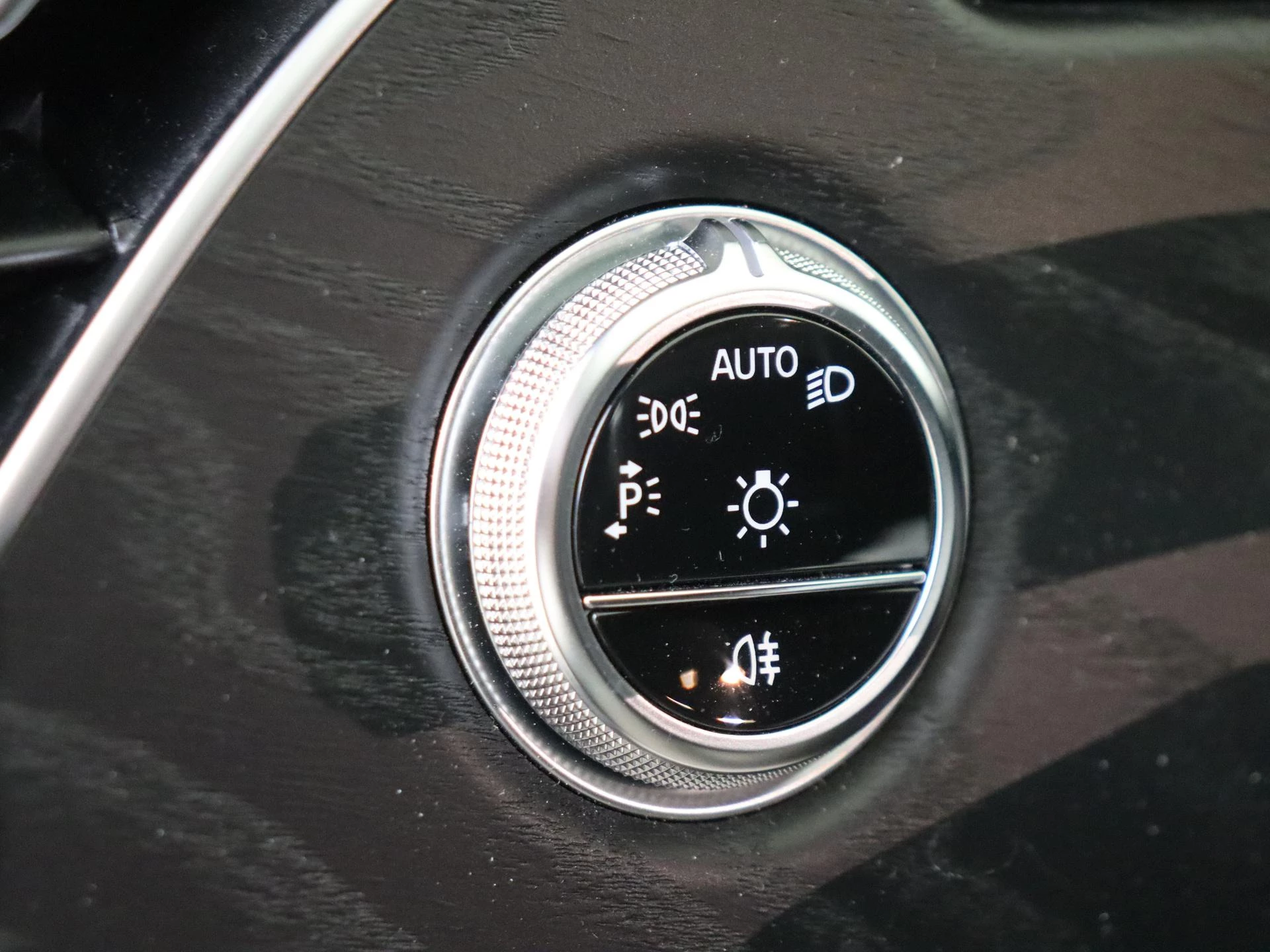 Mercedes-Benz-E-Klasse-image-25