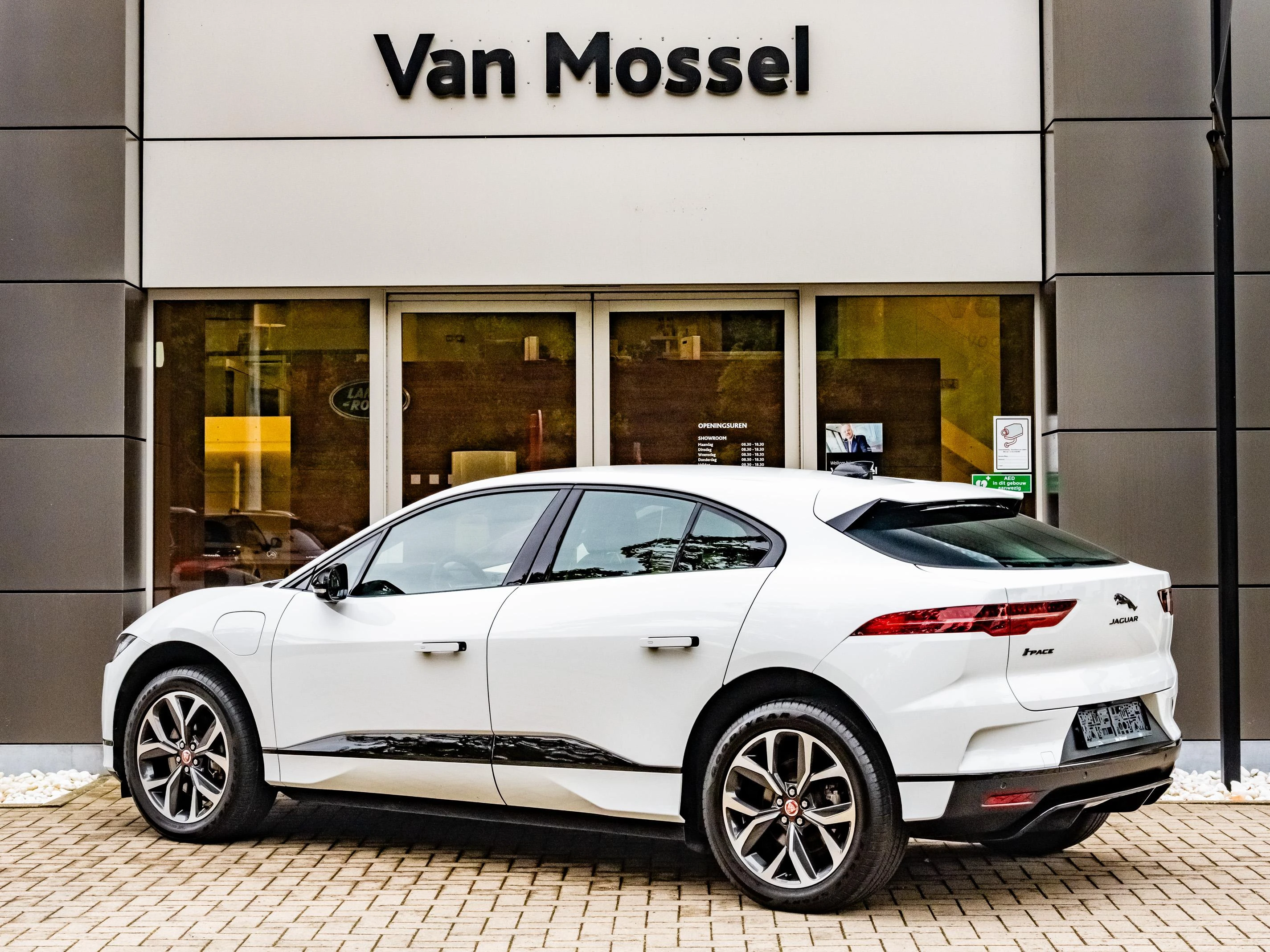 Jaguar-I-PACE-image-3