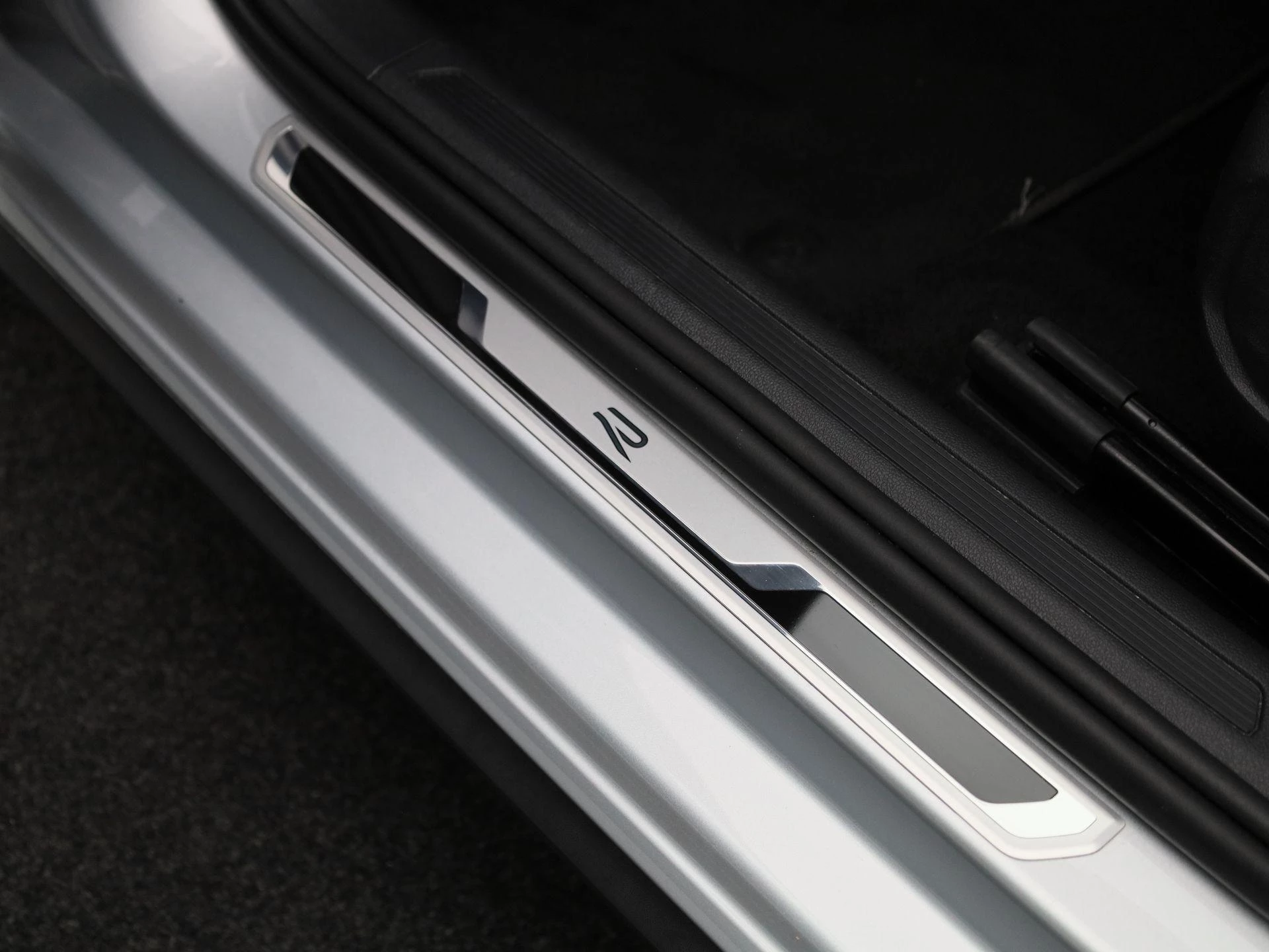 Volkswagen-Polo-image-31