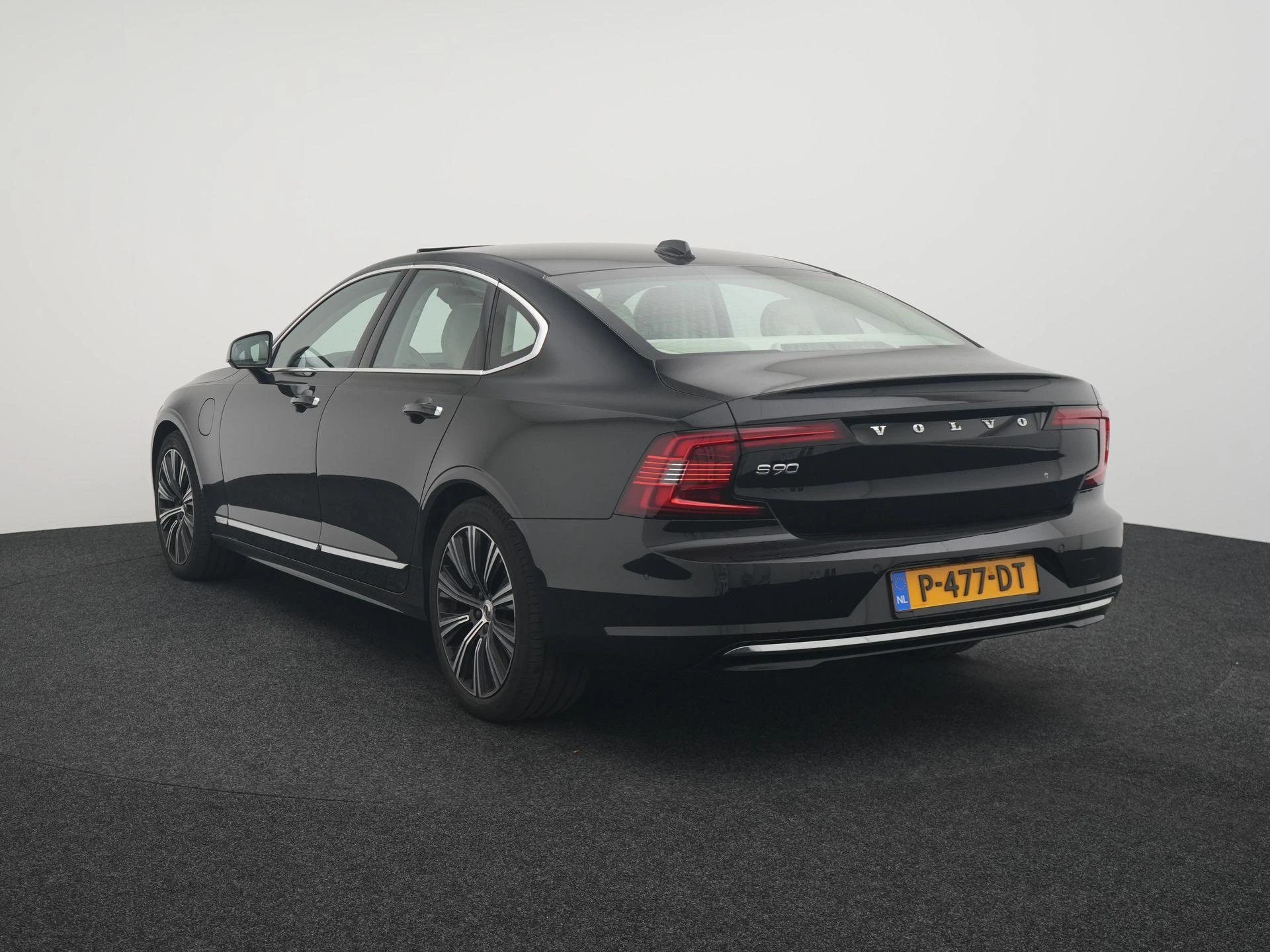 Volvo-S90-image-1