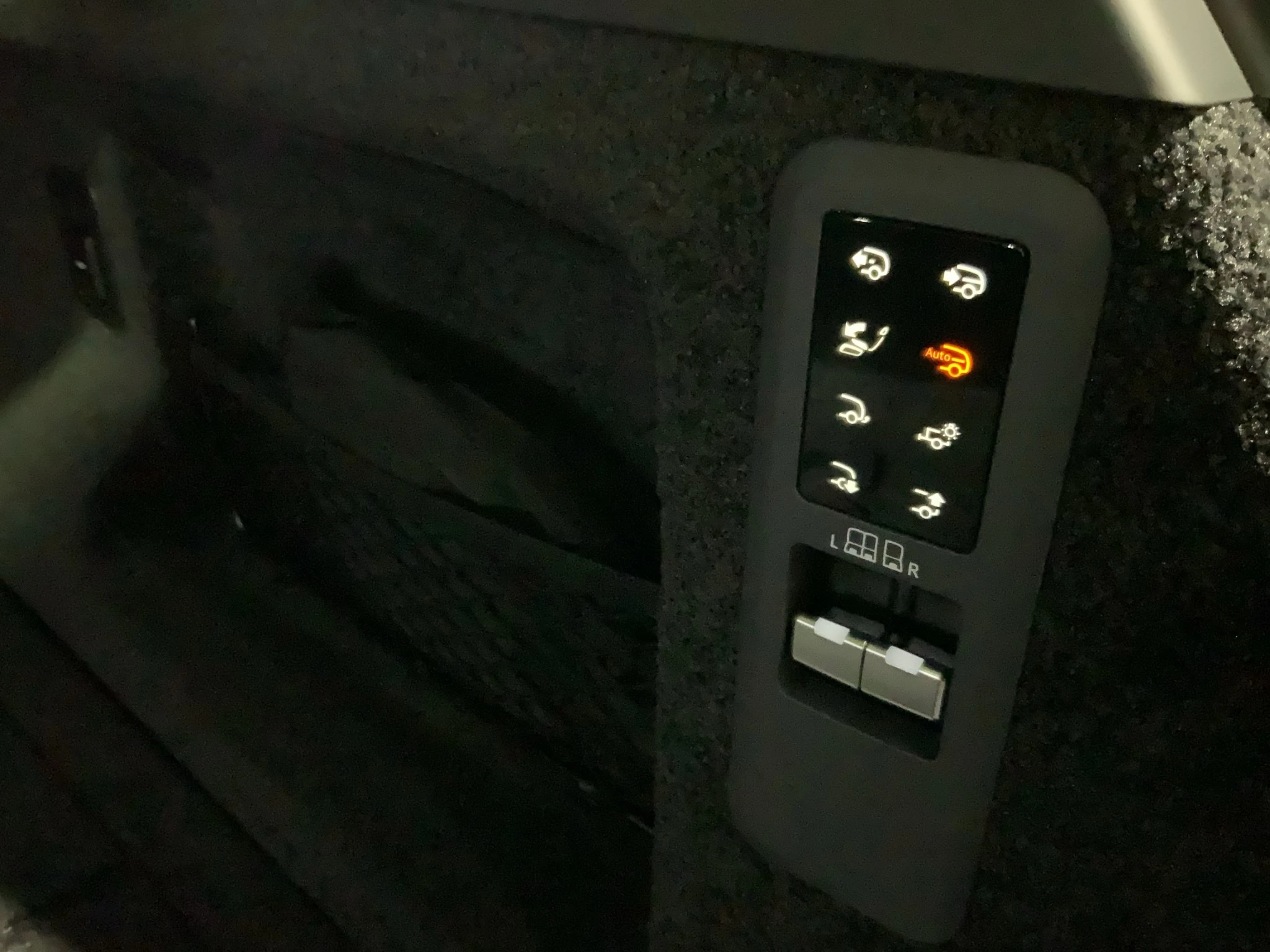 Land Rover-Range Rover-image-24