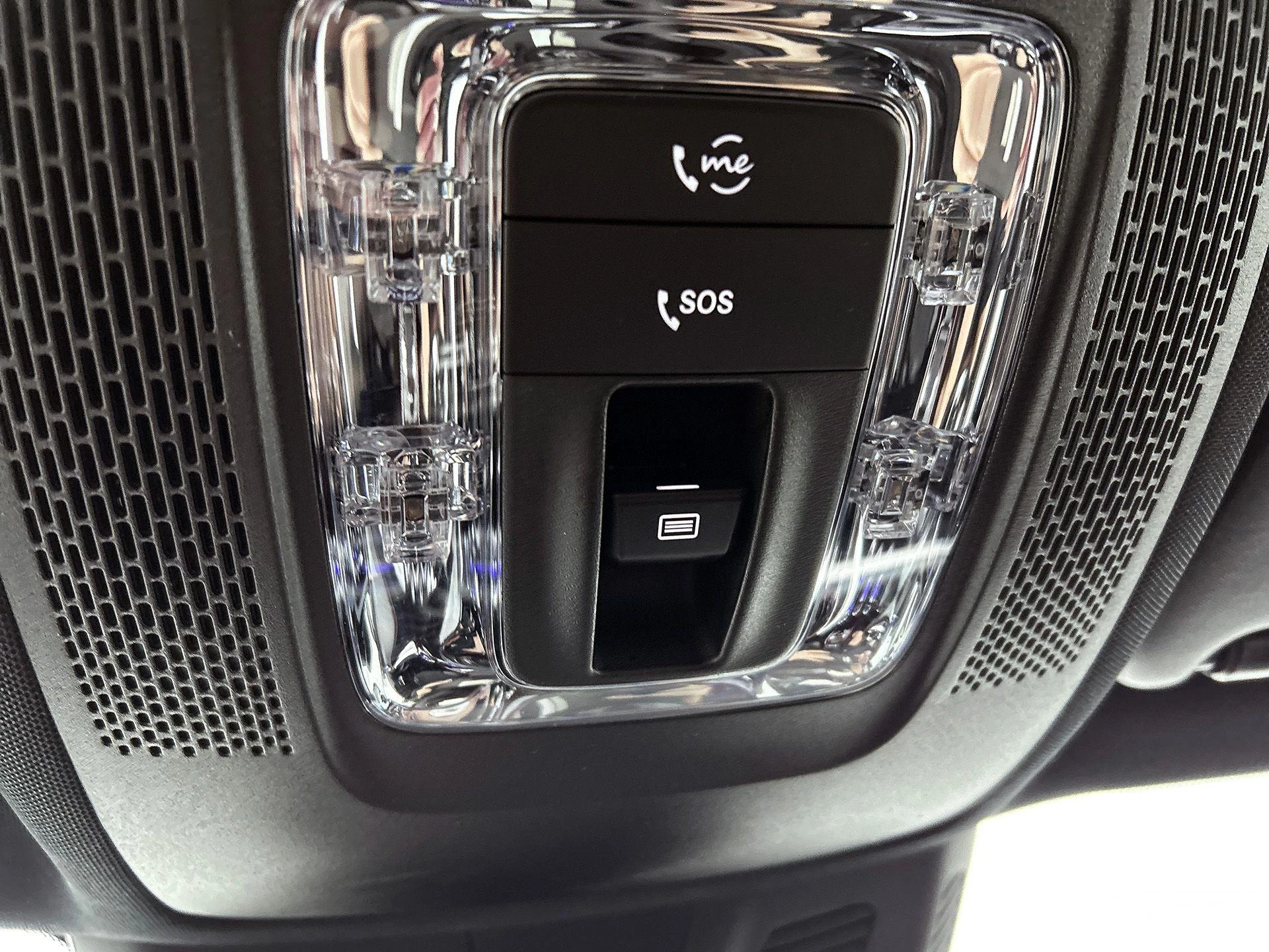 Mercedes-Benz-GLB-image-23