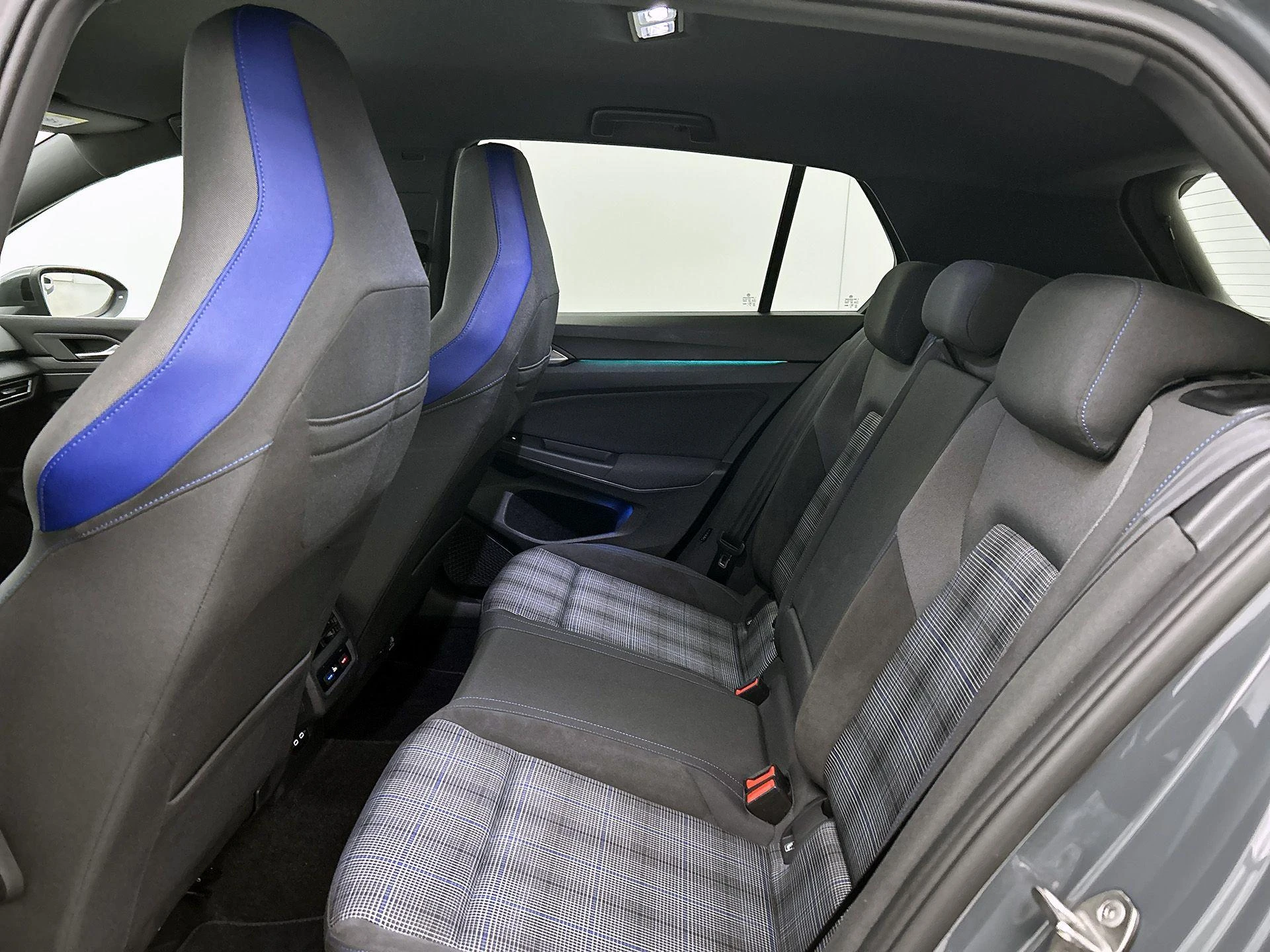 Volkswagen-Golf-image-26