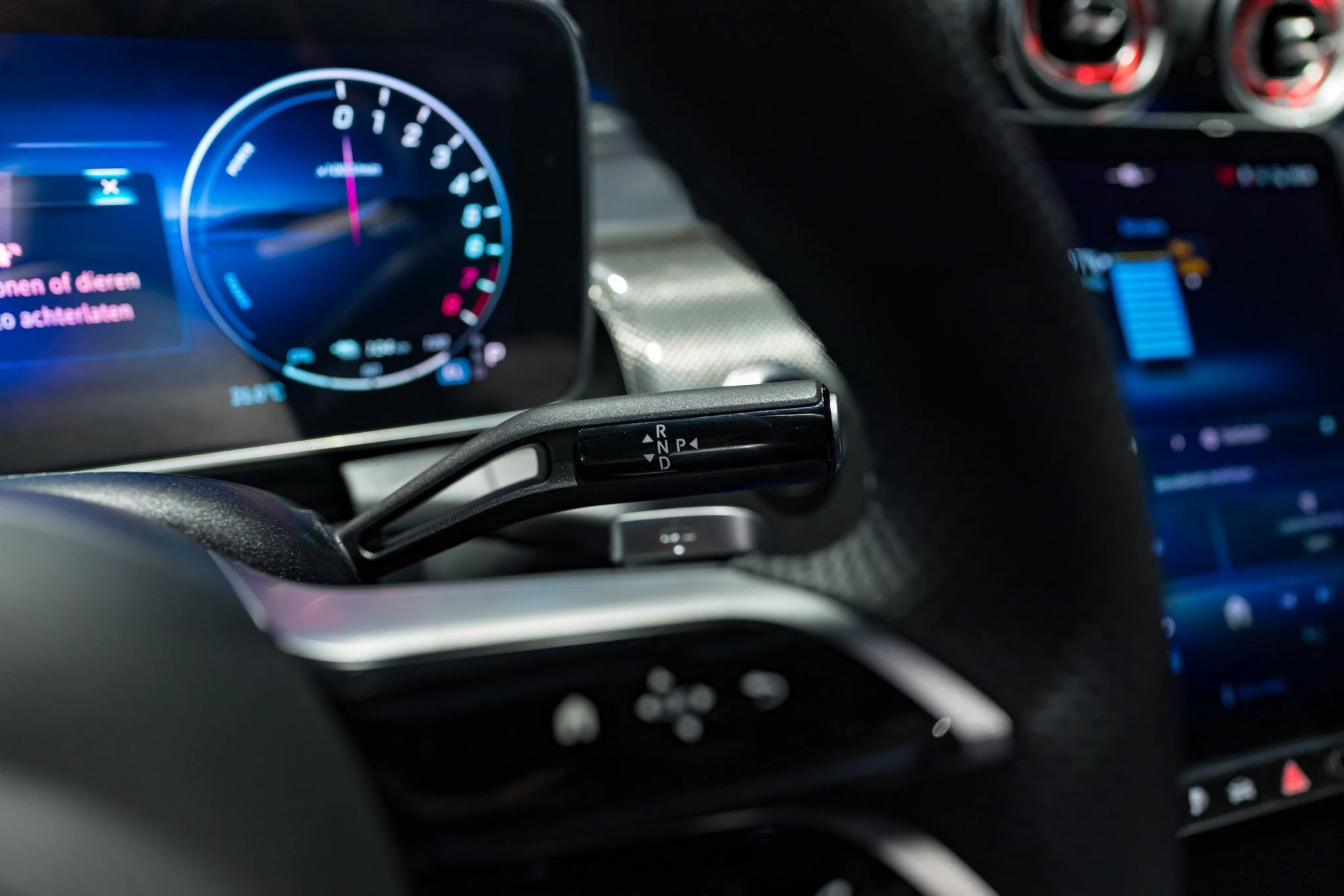 Mercedes-Benz-GLC-image-28
