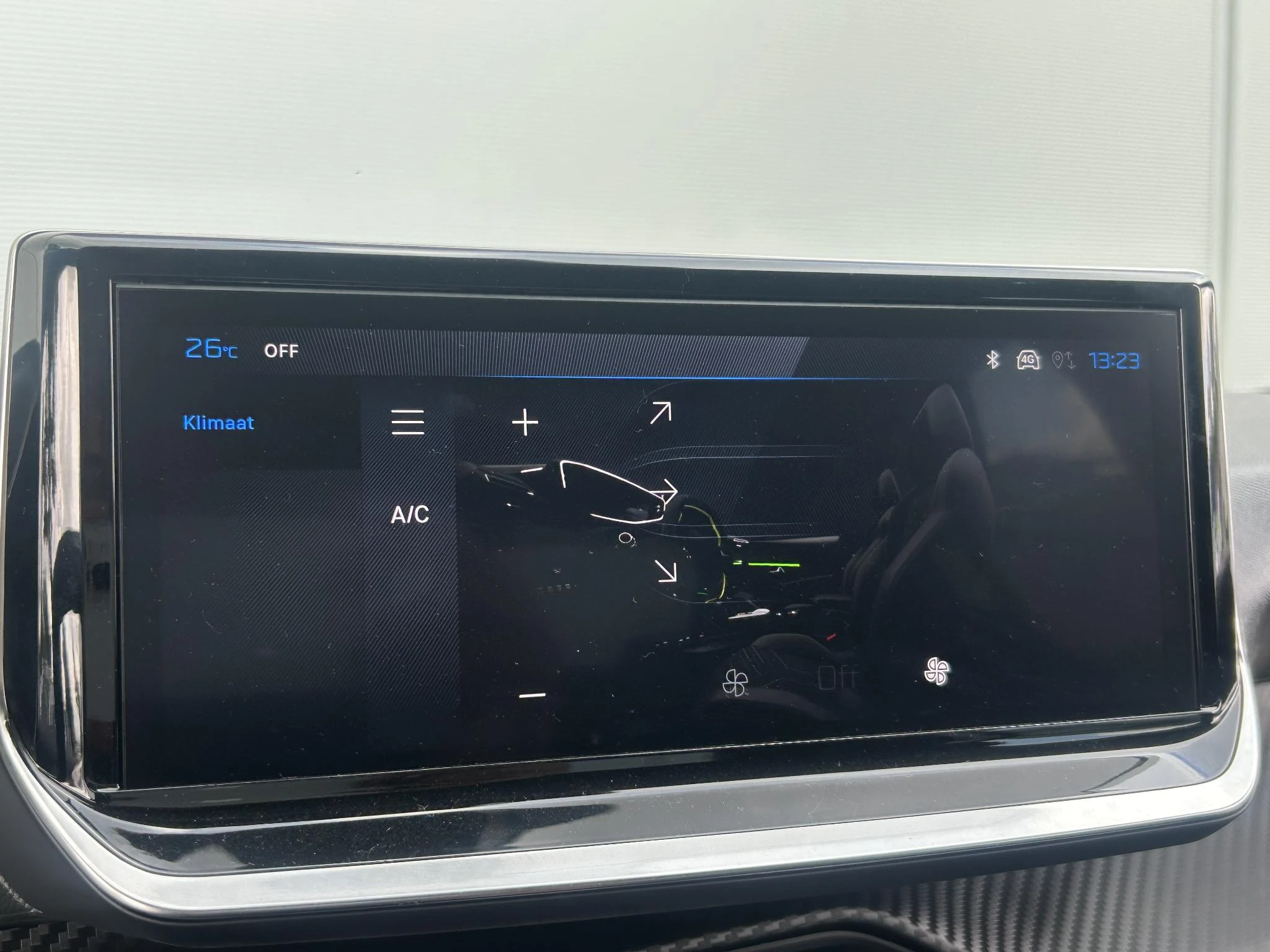Peugeot-208-image-16