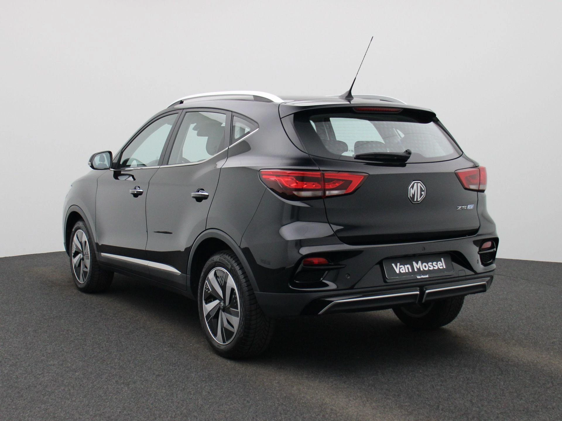 MG-ZS EV-image-1