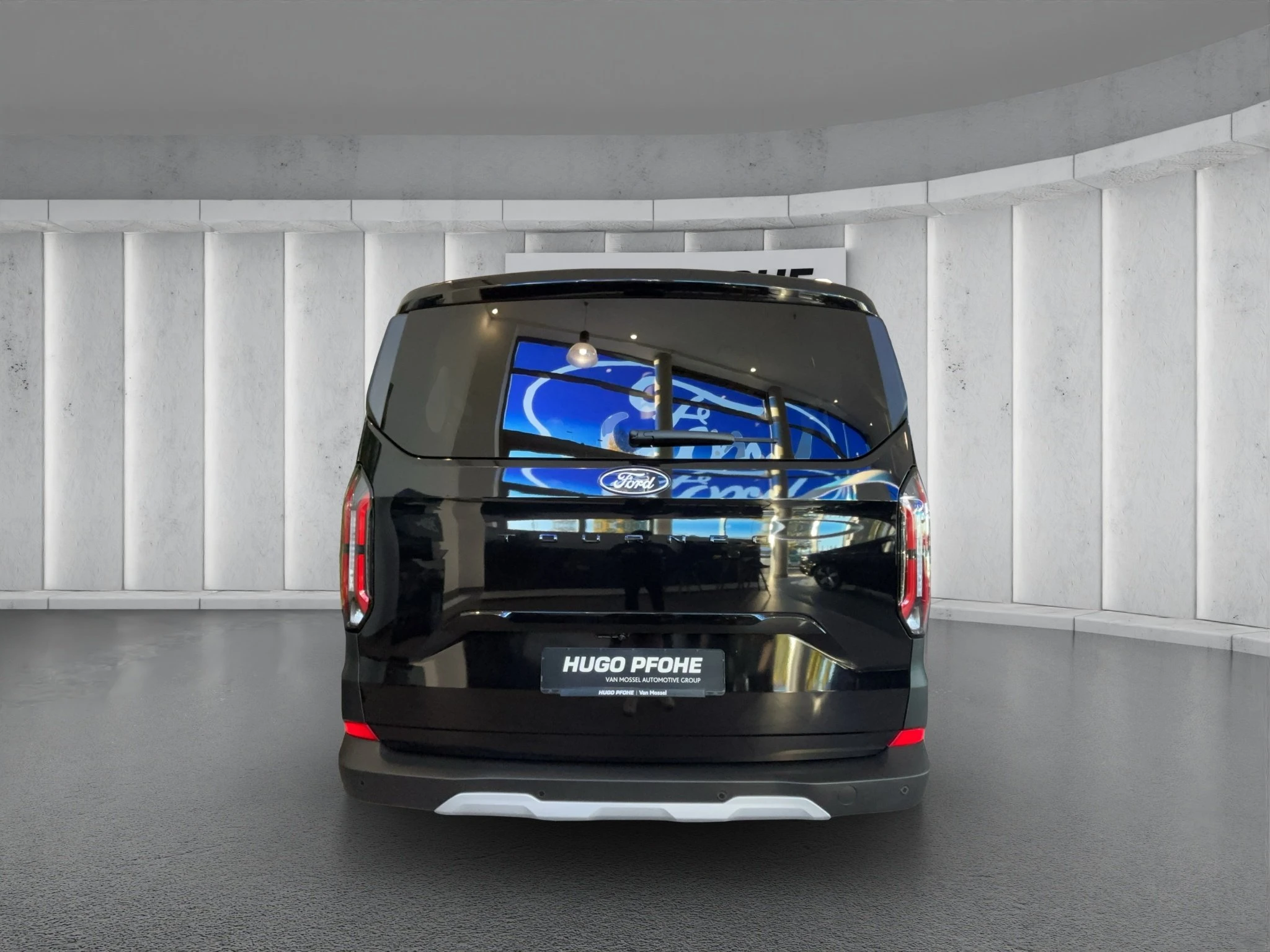 Ford-Tourneo Custom-image-2