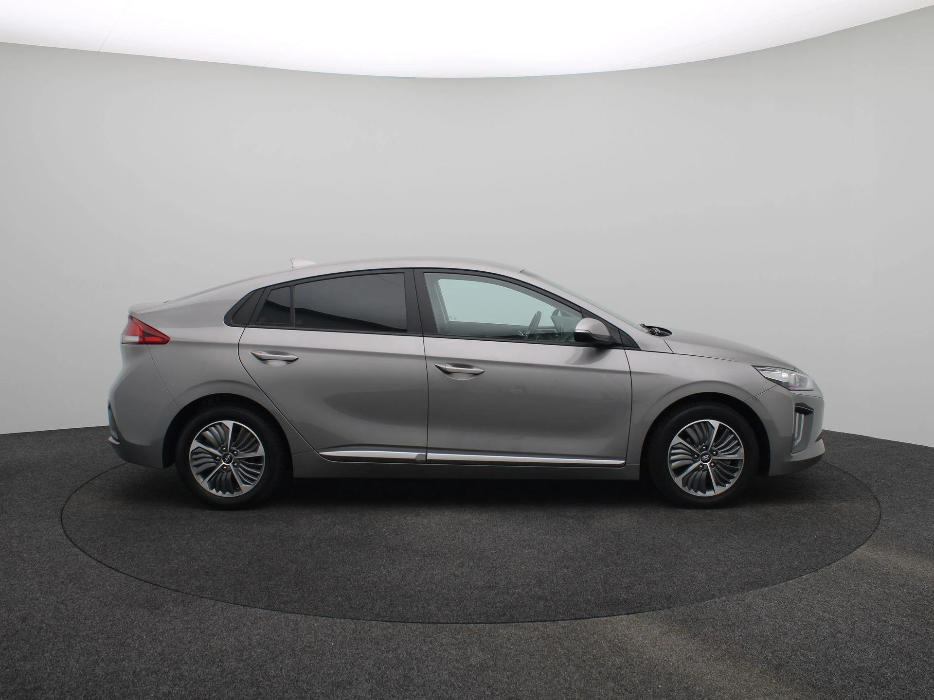 Hyundai-IONIQ-image-6