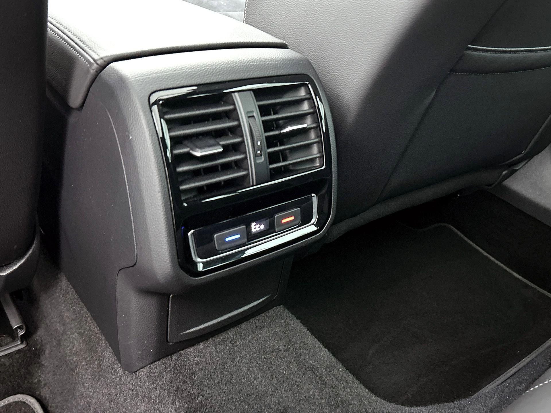 Volkswagen-Passat-image-21