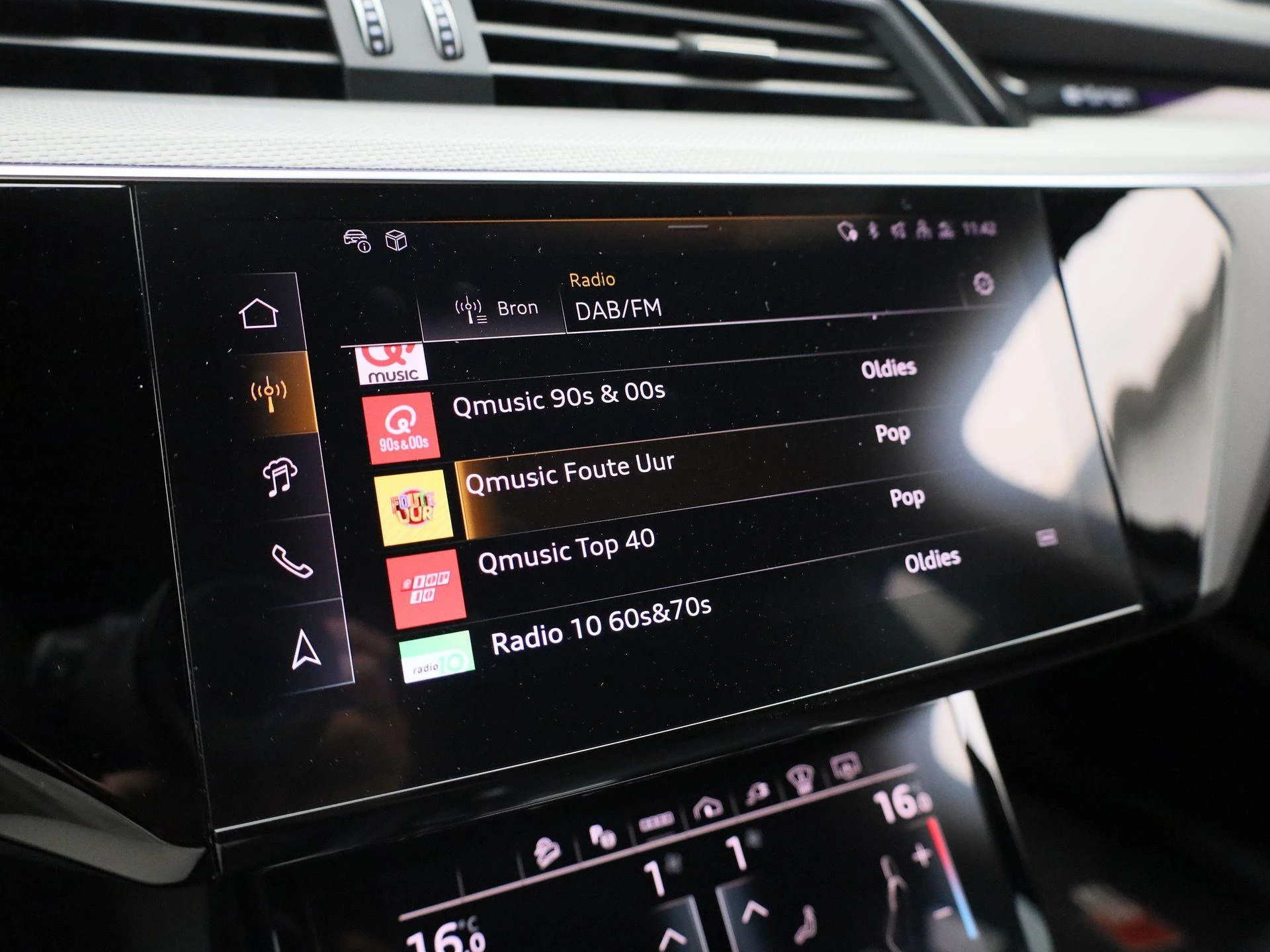 Audi-Q8 Sportback e-tron-image-27