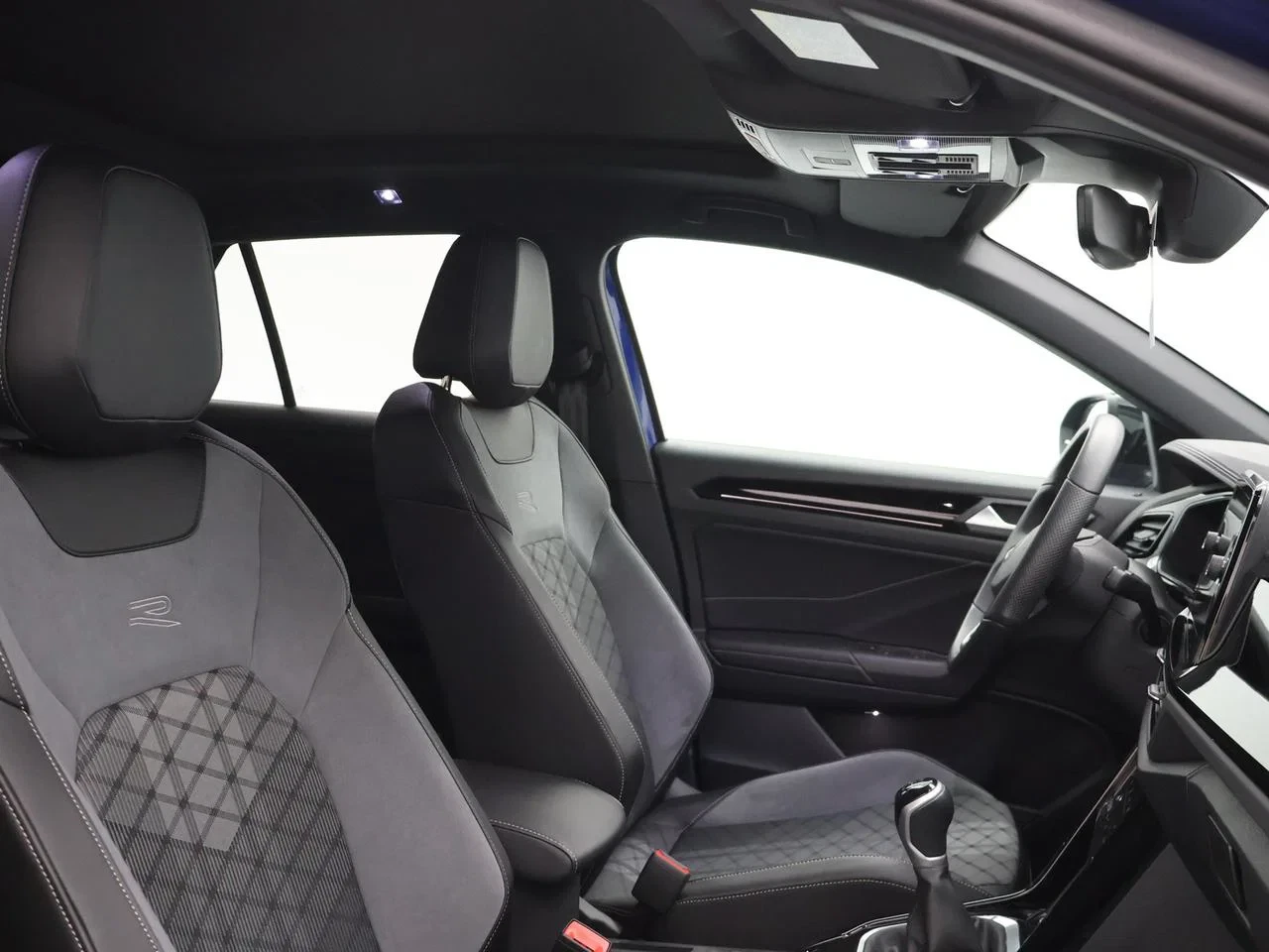 Volkswagen-T-Roc-image-5