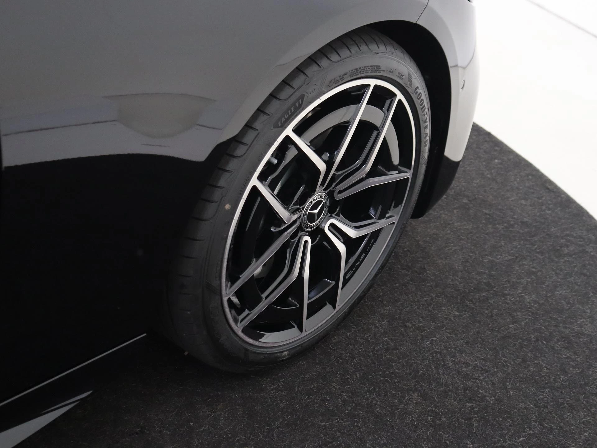 Mercedes-Benz-C-Klasse-image-3