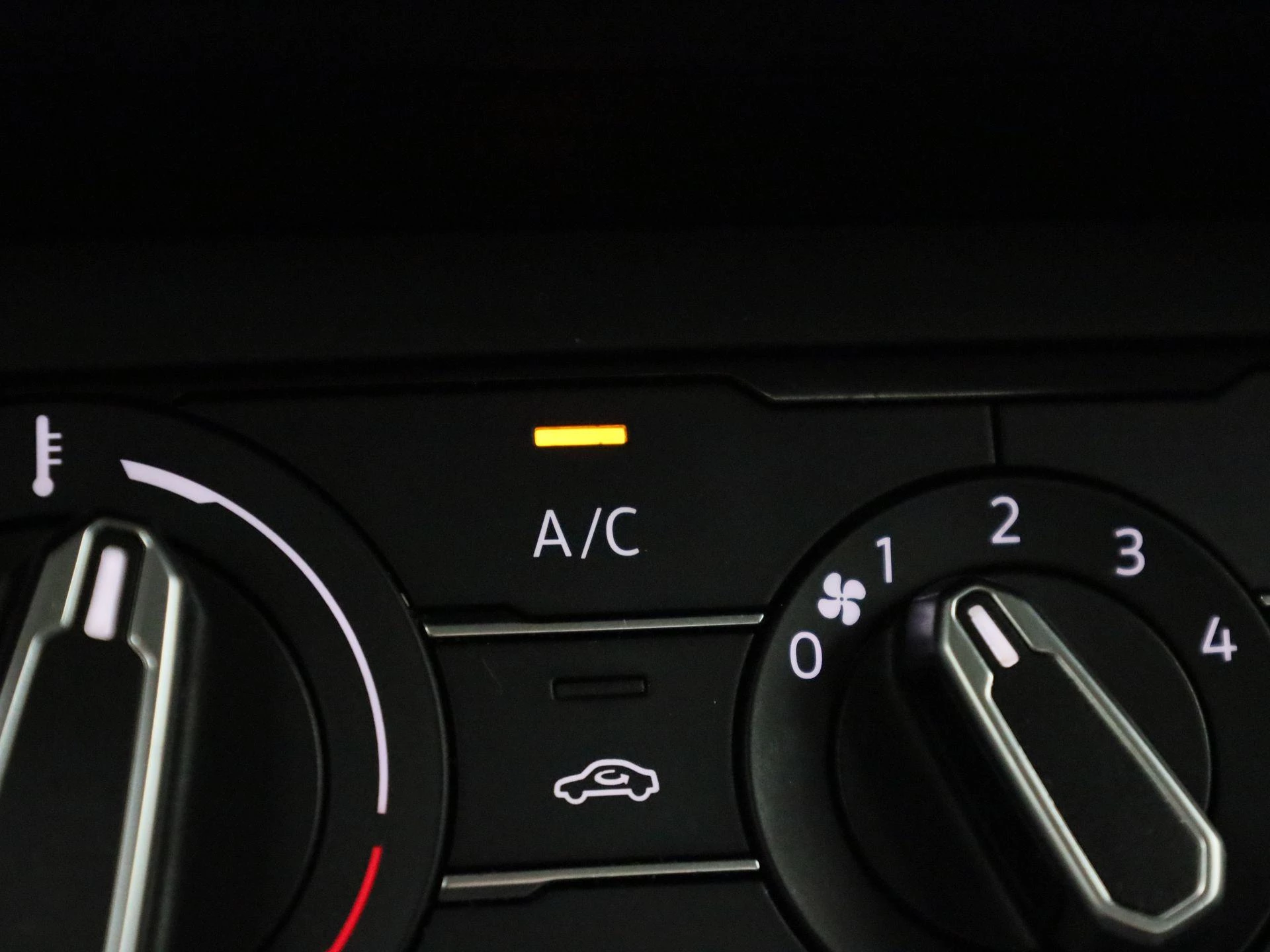 Volkswagen-Polo-image-18