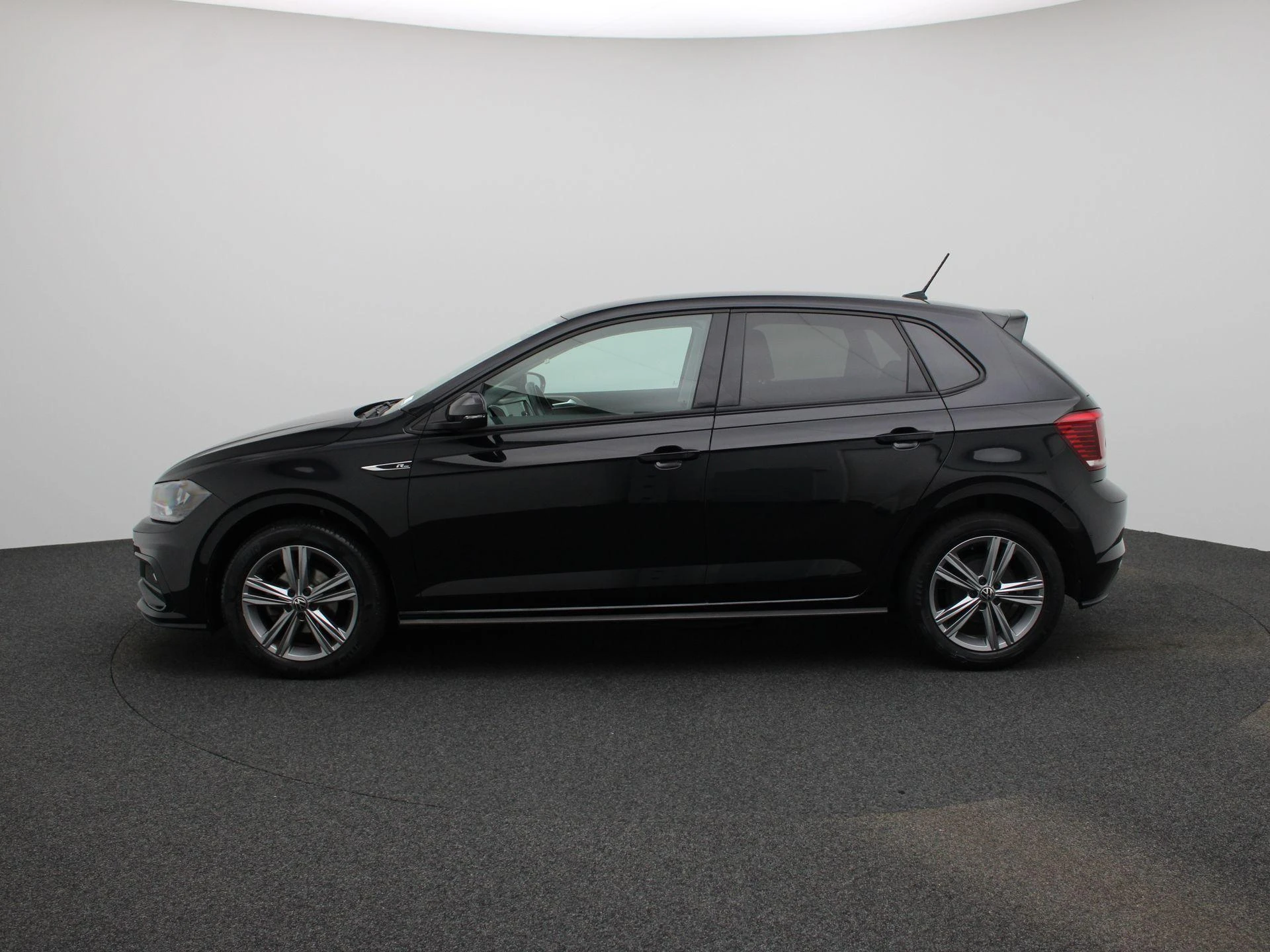 Volkswagen-Polo-image-3