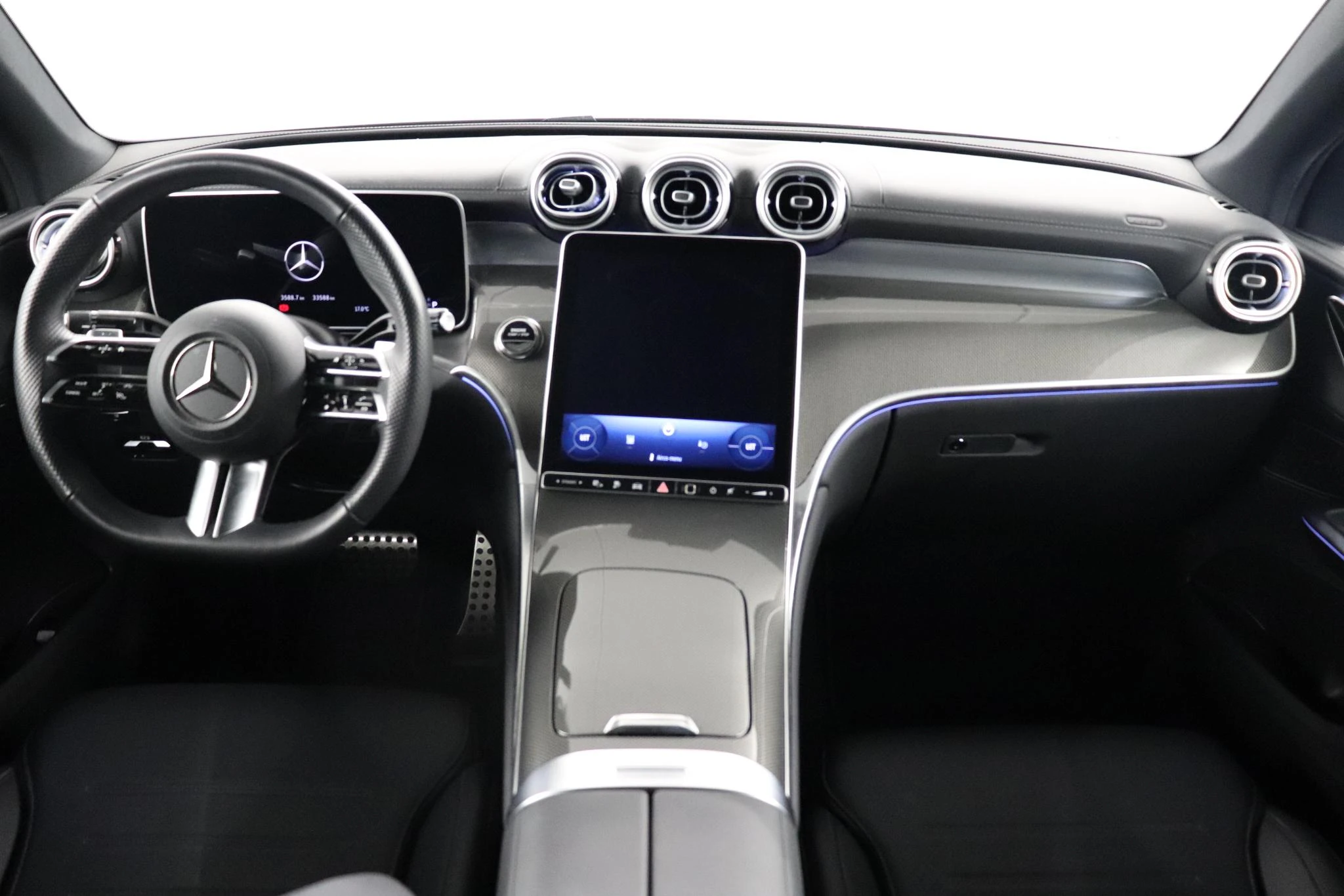 Mercedes-Benz-GLC-image-12