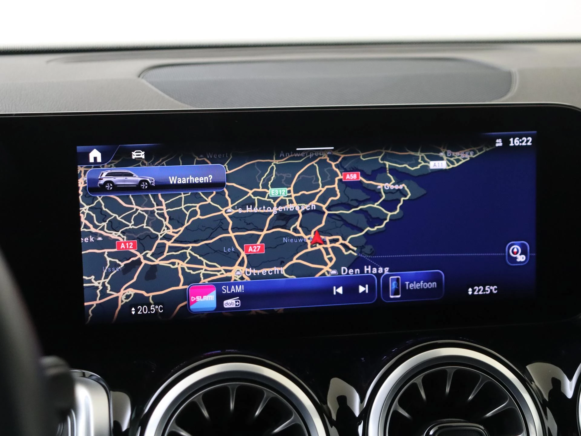 Mercedes-Benz-GLB-image-19