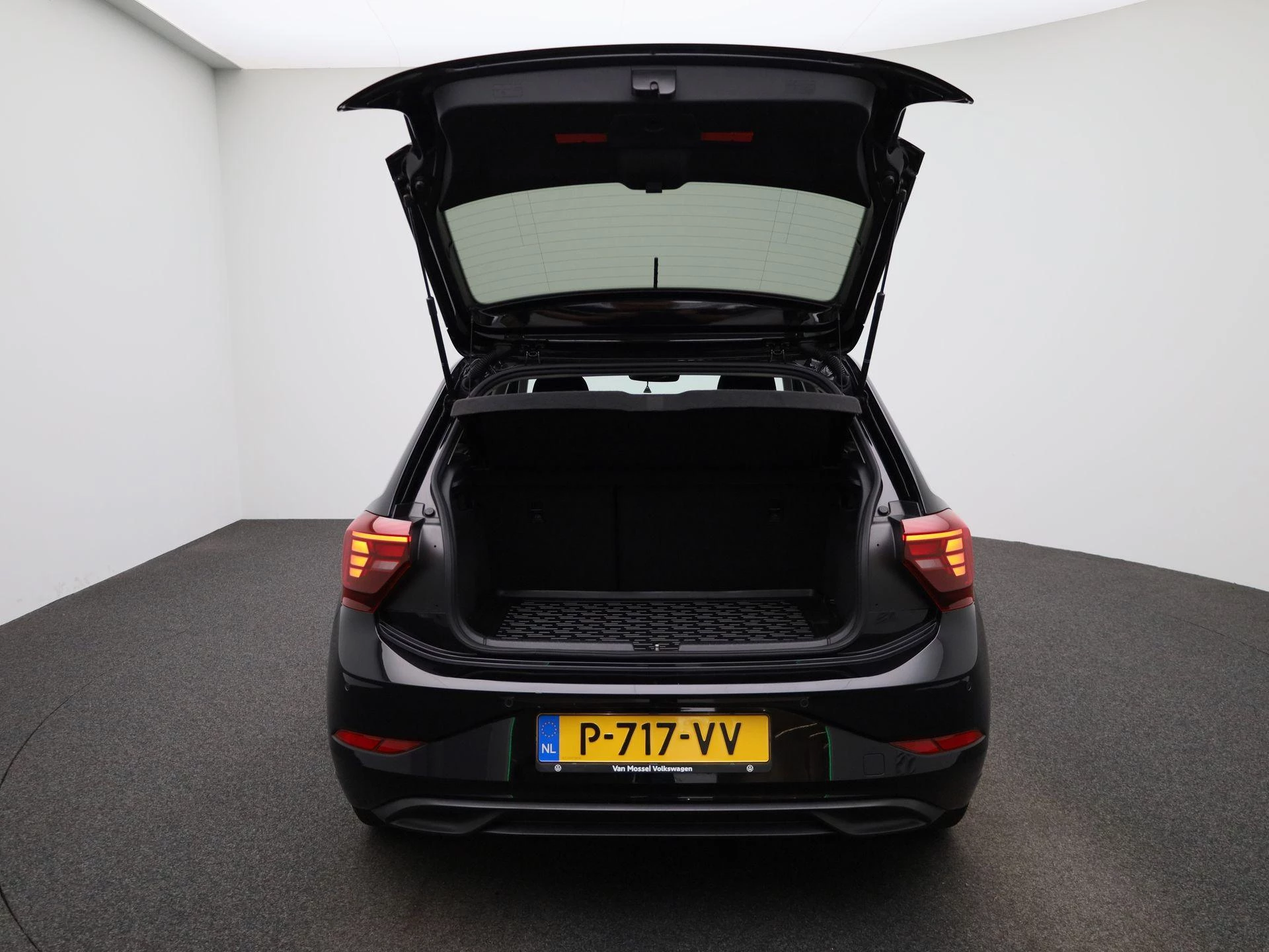 Volkswagen-Polo-image-10