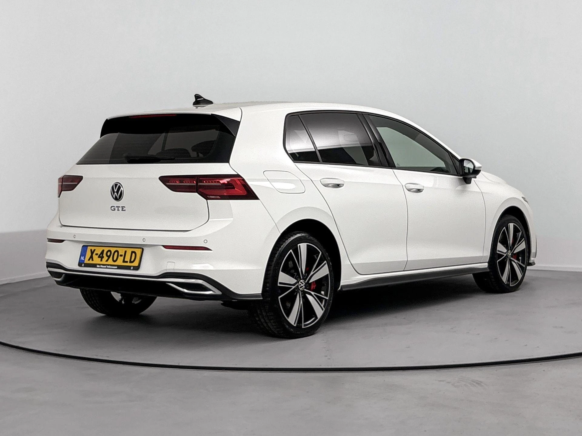 Volkswagen-Golf-image-3