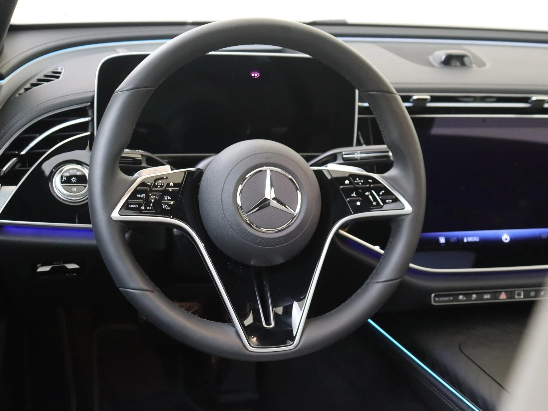 Mercedes-Benz-E-Klasse-image-9