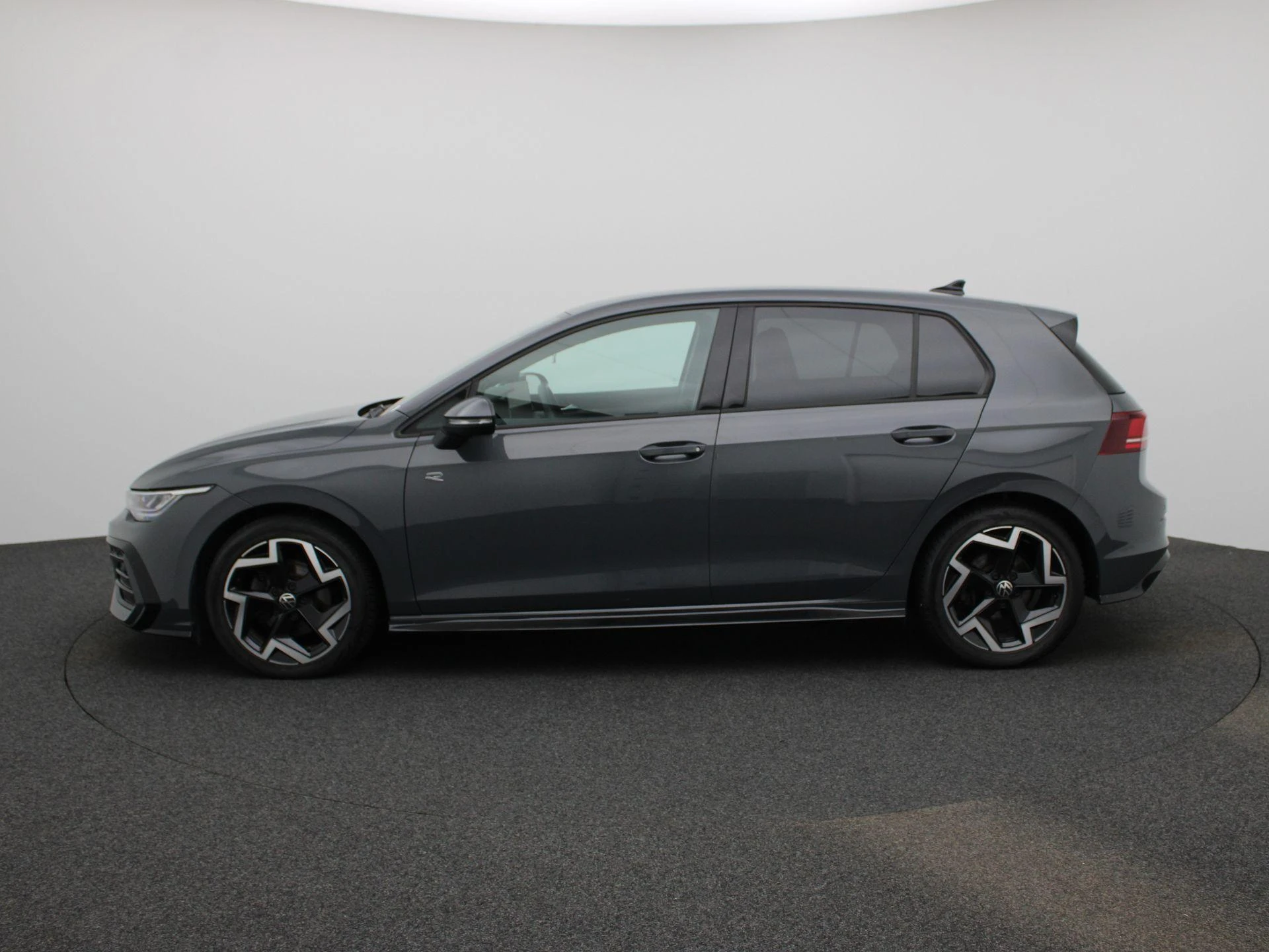 Volkswagen-Golf-image-3