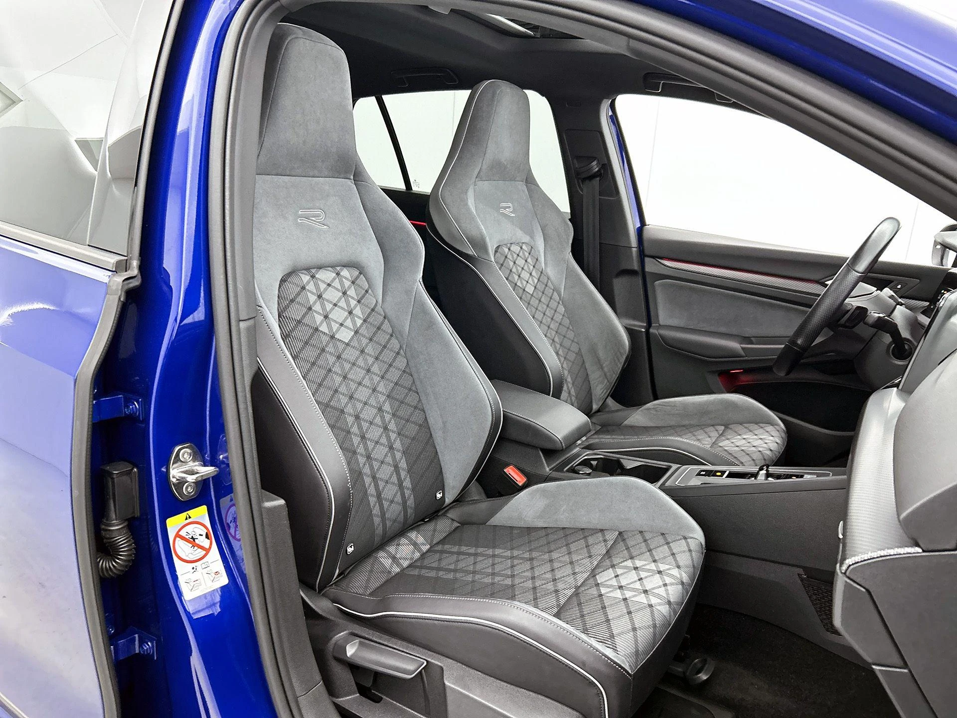 Volkswagen-Golf-image-39
